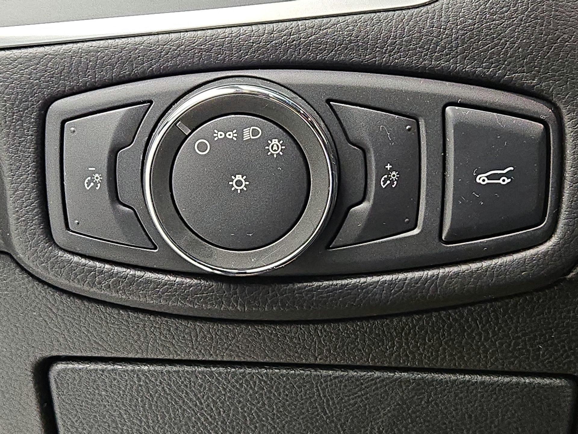 Thumbnail: 2016 Ford Edge - 13