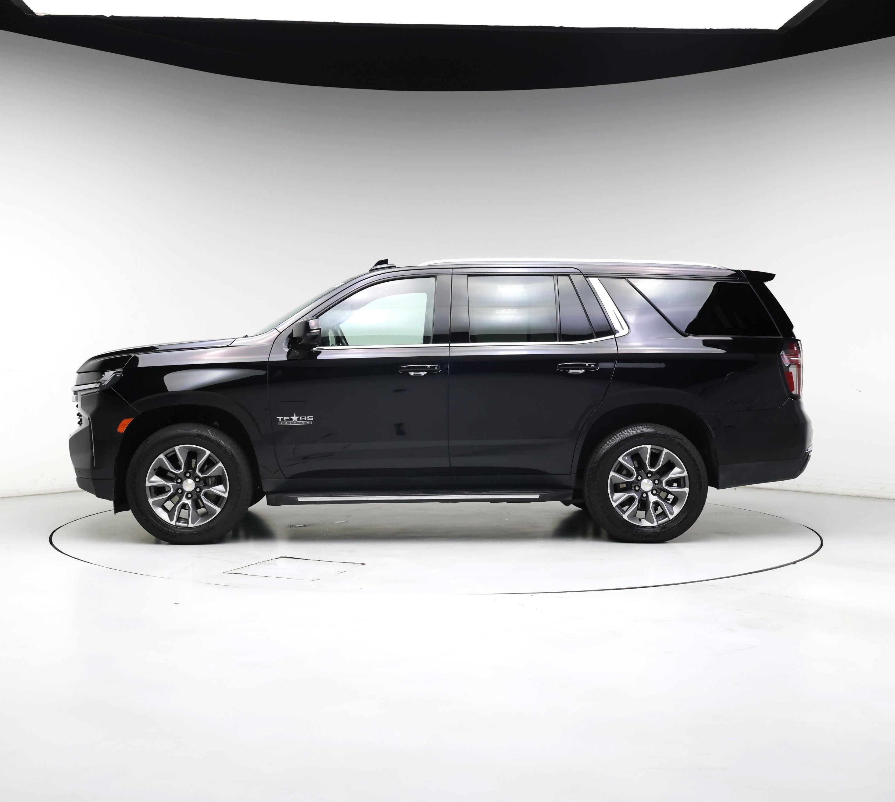 Thumbnail: 2021 Chevrolet Tahoe - 3