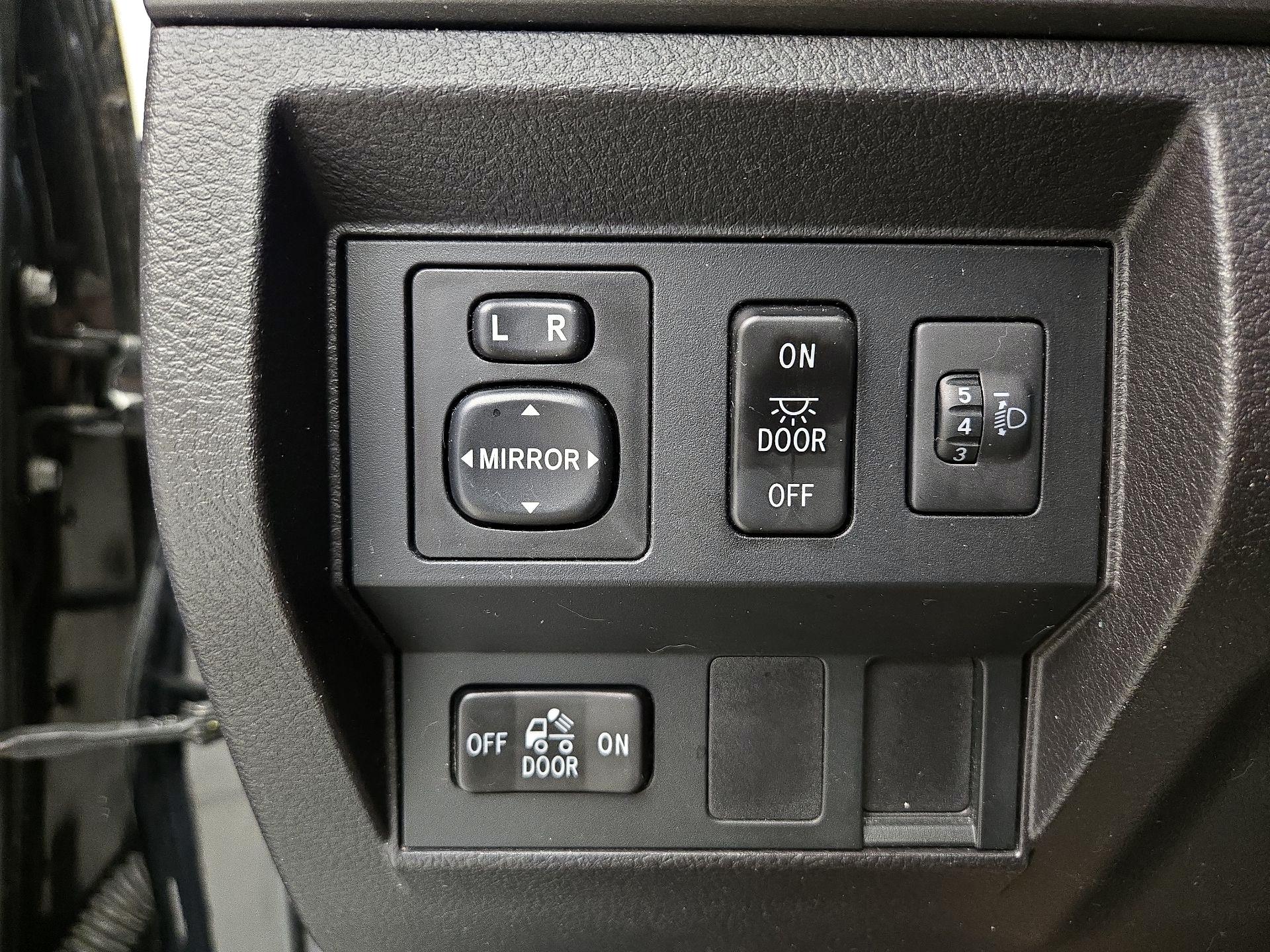 Thumbnail: 2015 Toyota Tundra - 13