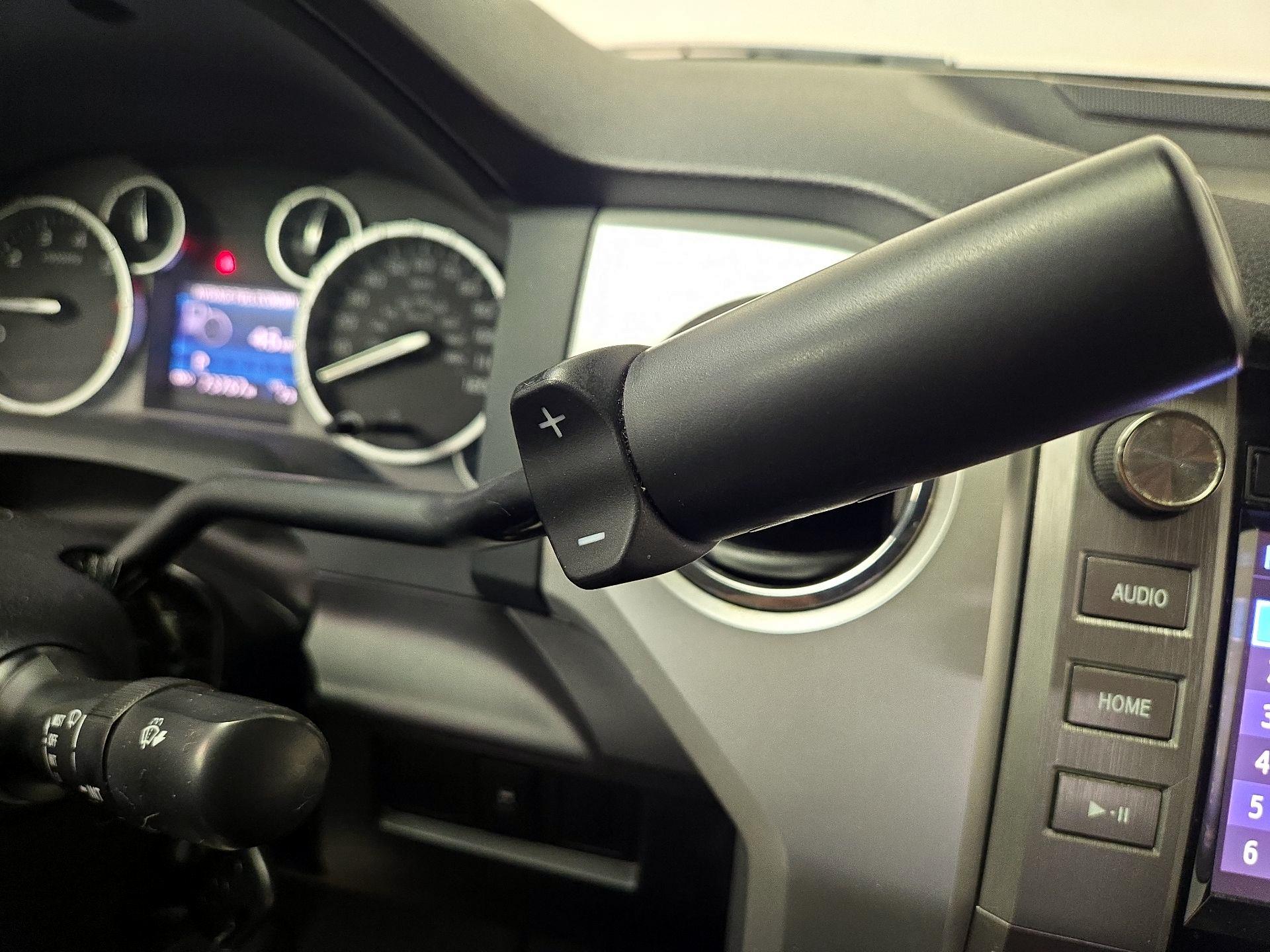 Thumbnail: 2015 Toyota Tundra - 17