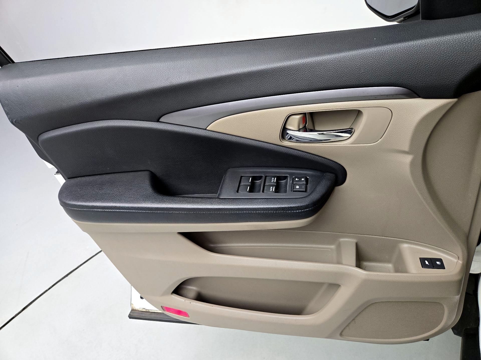 Thumbnail: 2016 Honda Pilot - 12