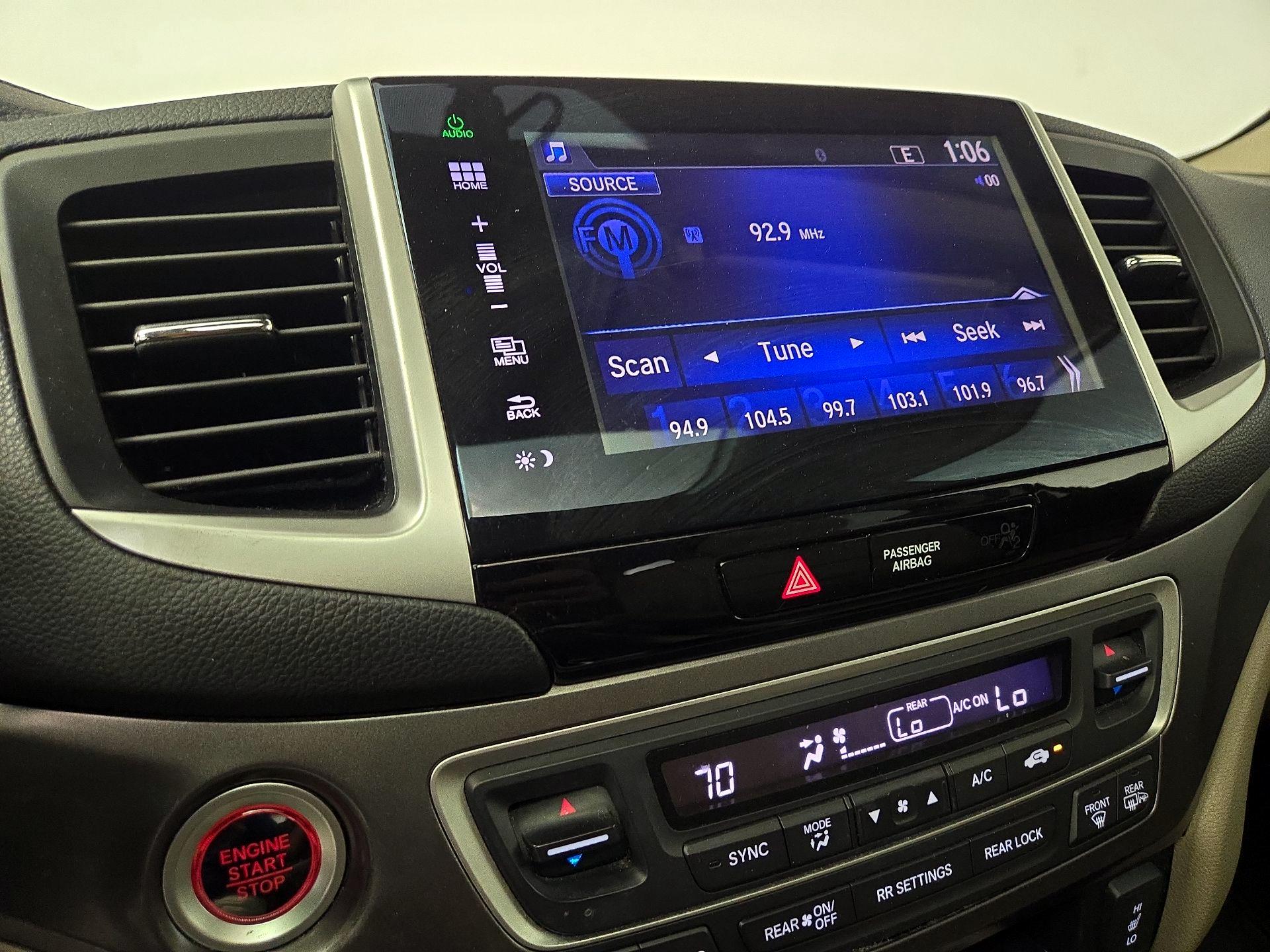 Thumbnail: 2016 Honda Pilot - 15