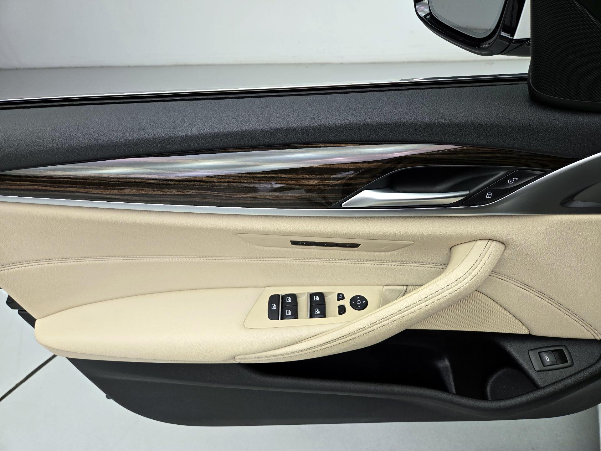 Thumbnail: 2022 BMW 5 Series - 12