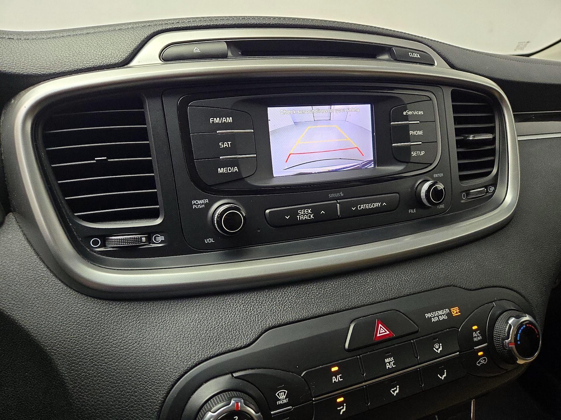 Thumbnail: 2016 Kia Sorento - 14