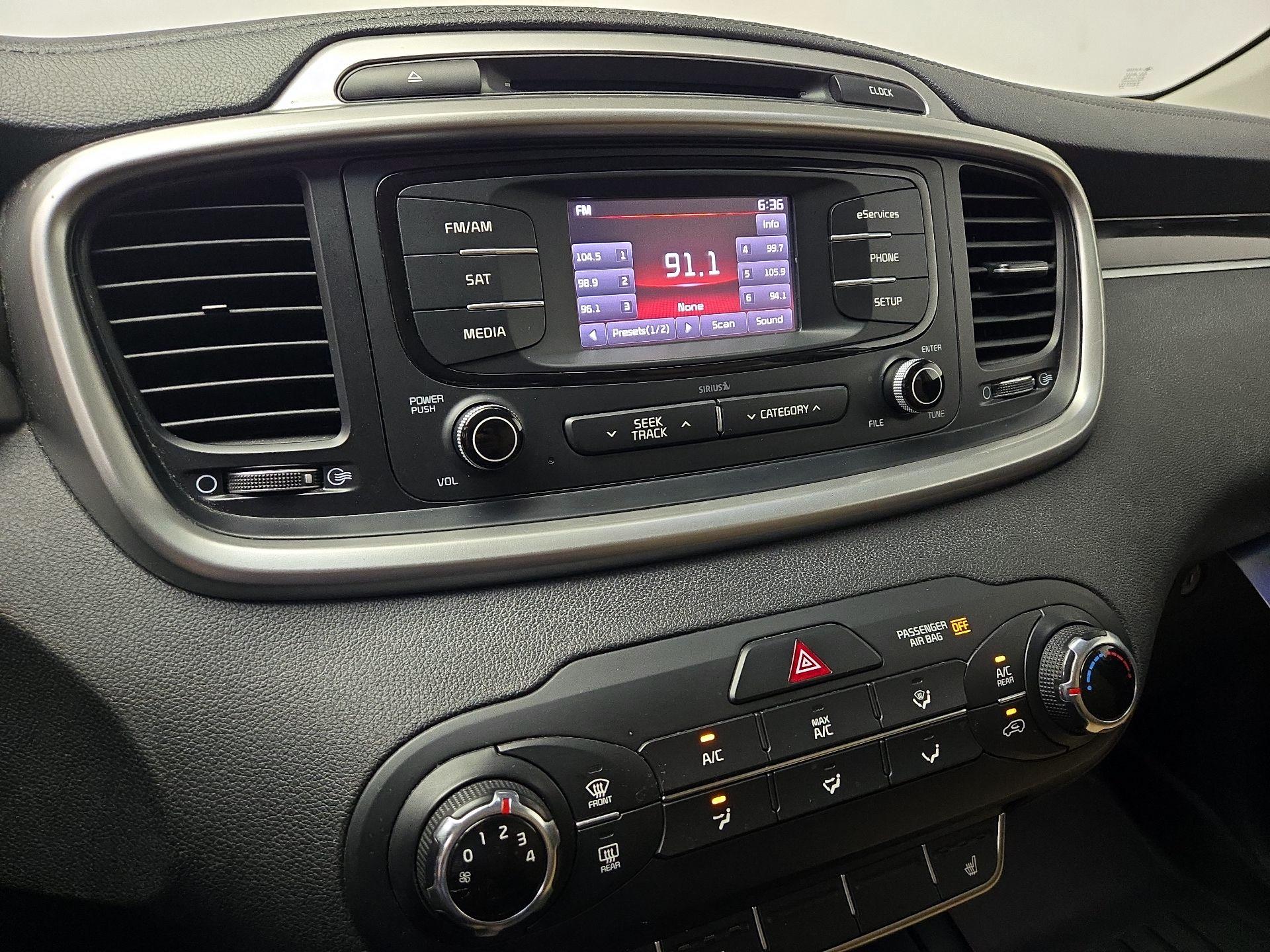 Thumbnail: 2016 Kia Sorento - 15