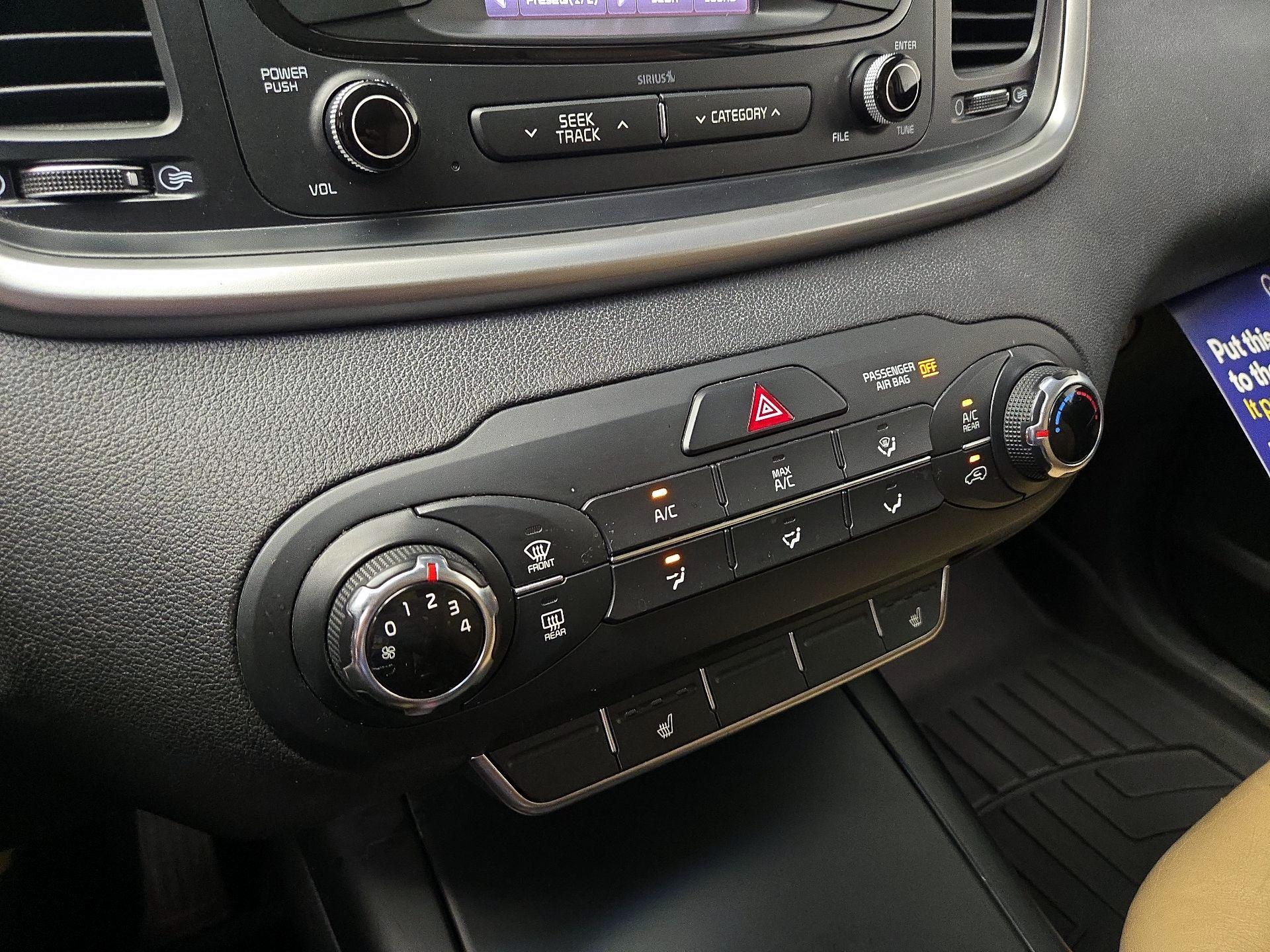 Thumbnail: 2016 Kia Sorento - 16