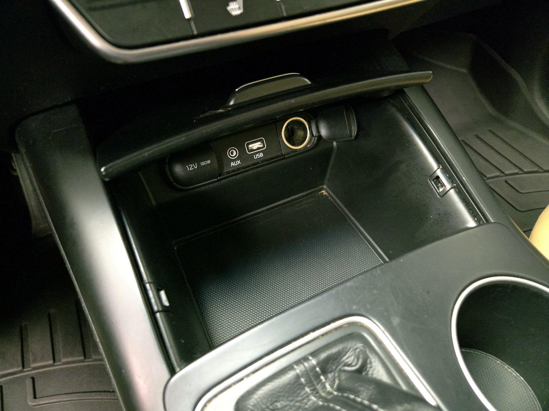 Thumbnail: 2016 Kia Sorento - 18