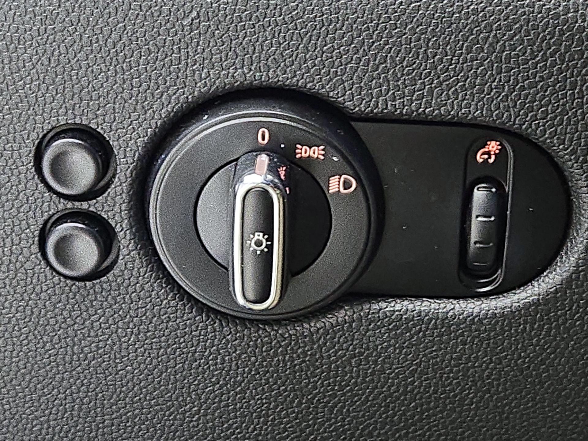 Thumbnail: 2014 MINI Cooper Hardtop - 13
