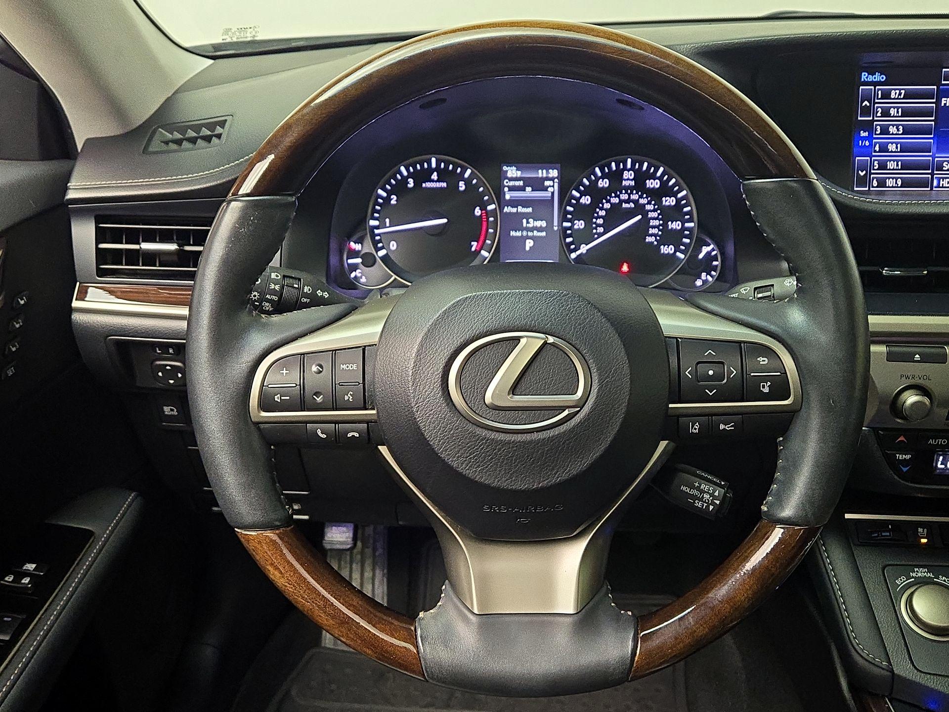 Thumbnail: 2016 Lexus ES - 10