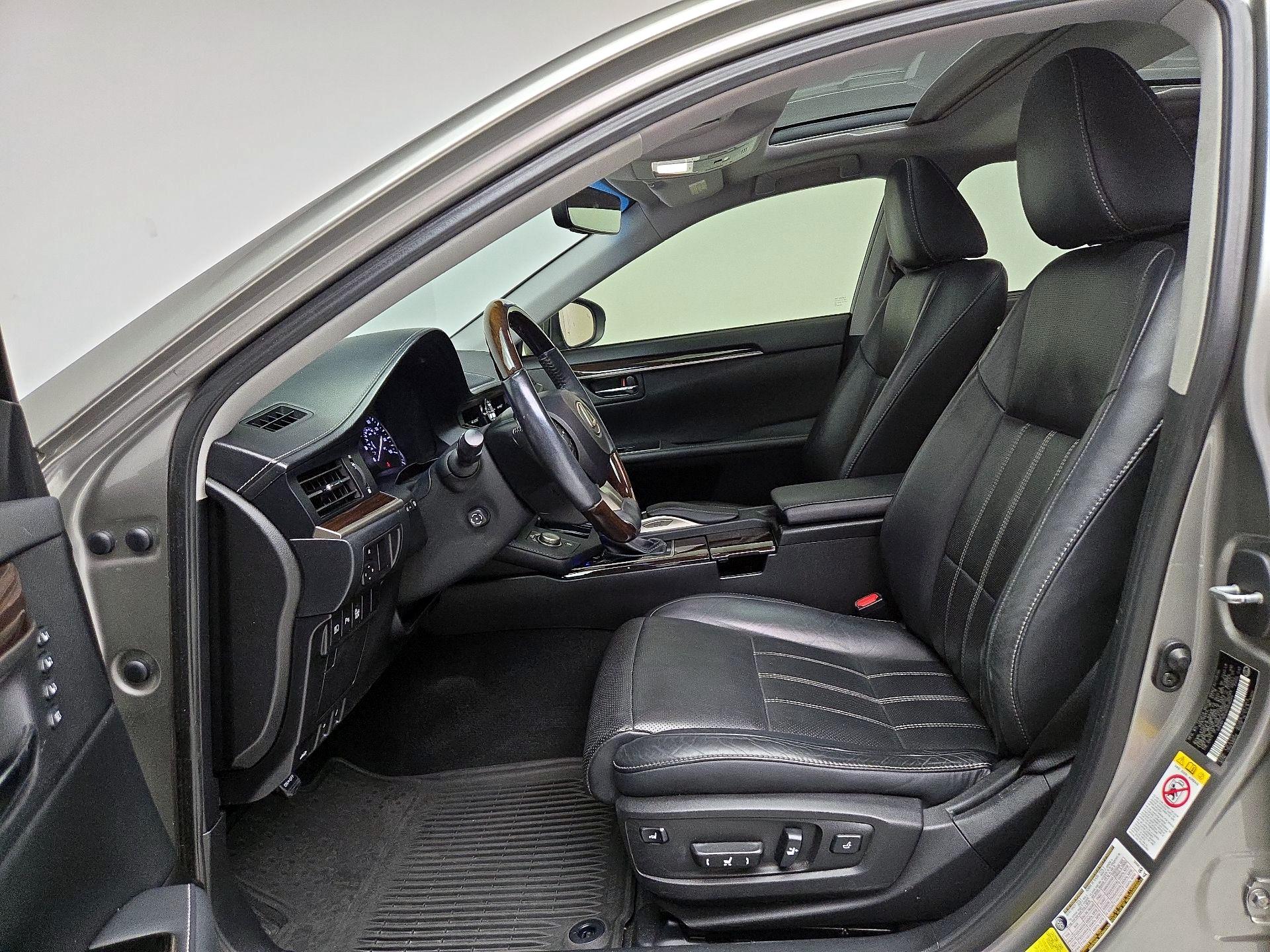 Thumbnail: 2016 Lexus ES - 11