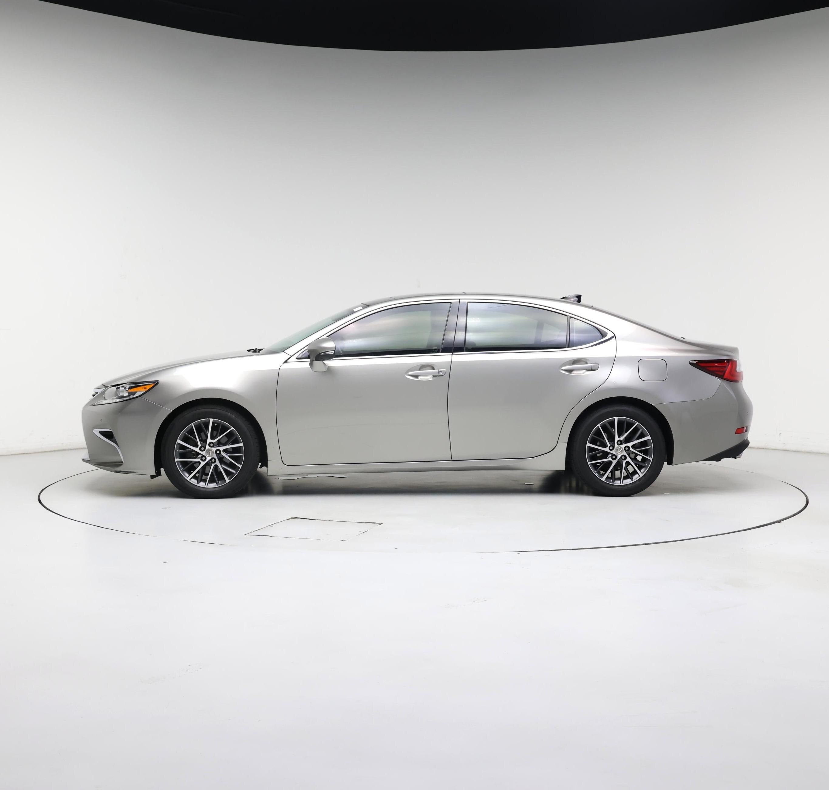 Thumbnail: 2016 Lexus ES - 3