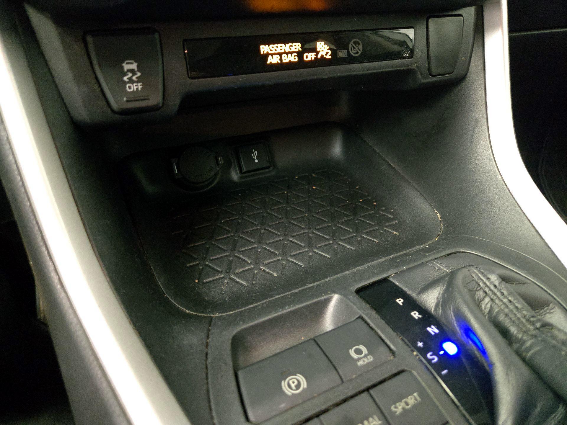 Thumbnail: 2020 Toyota RAV4 - 18