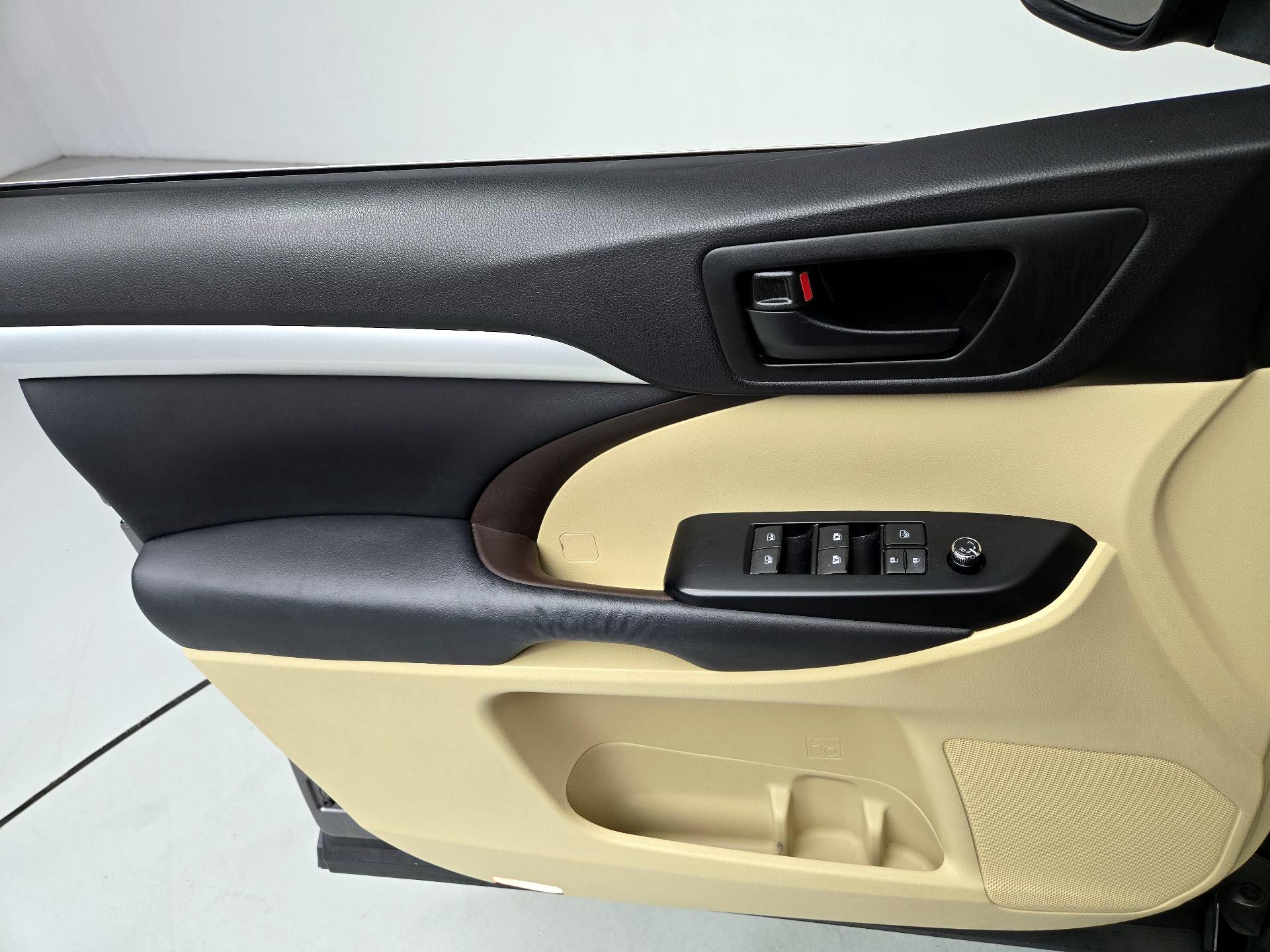 Thumbnail: 2014 Toyota Highlander - 12
