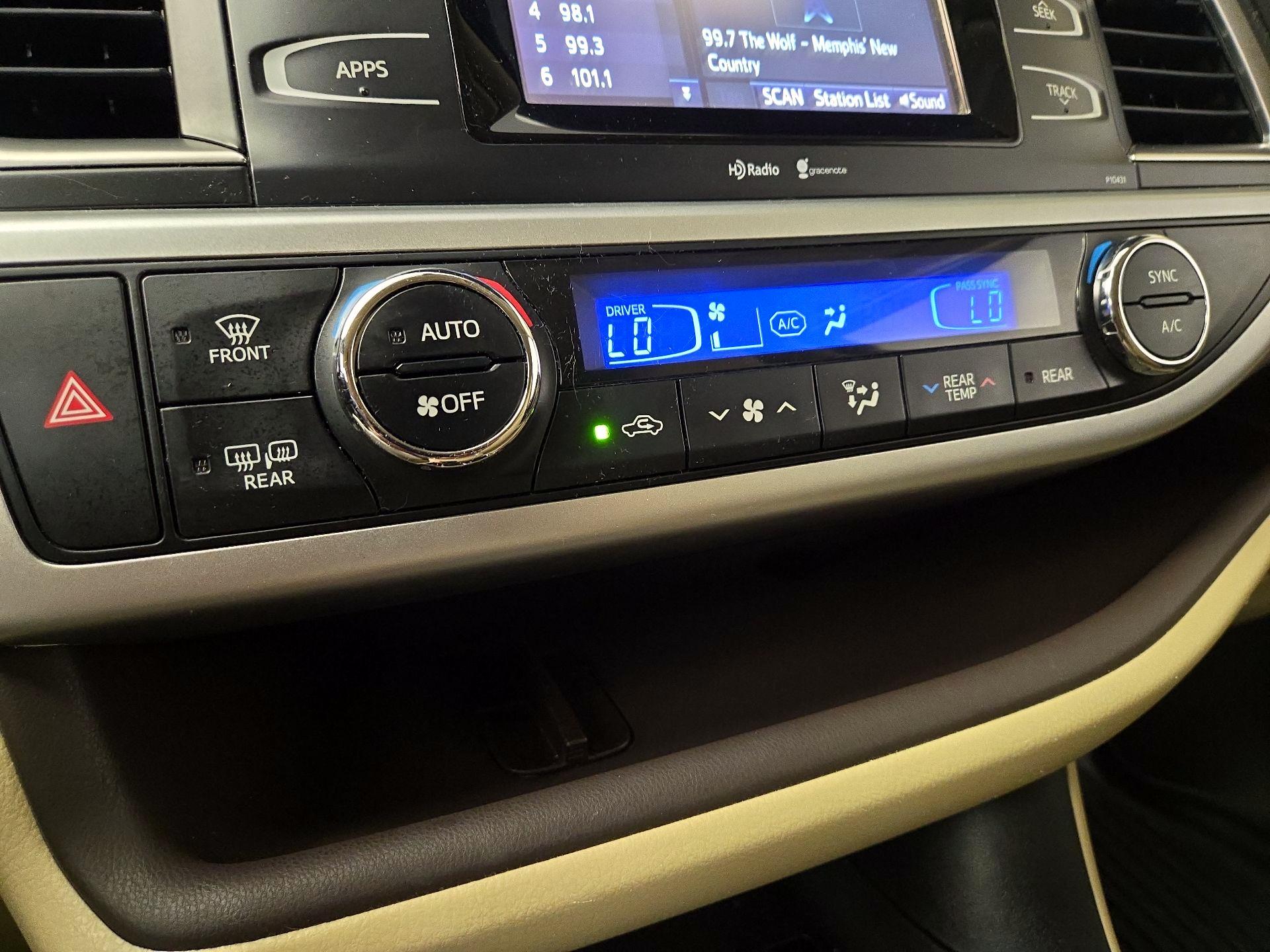 Thumbnail: 2014 Toyota Highlander - 16