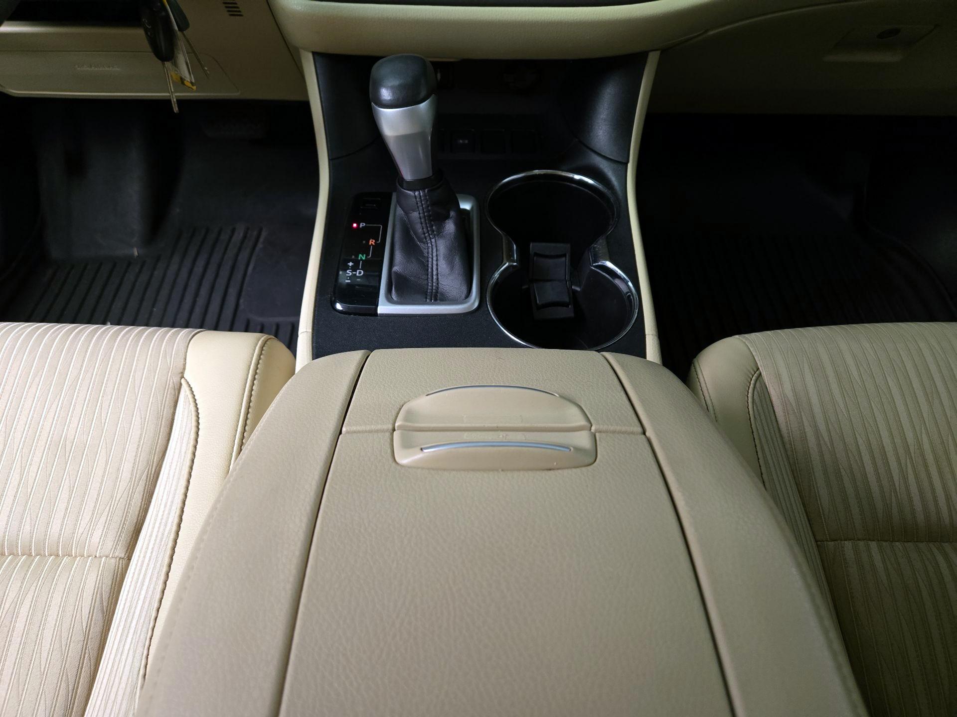 Thumbnail: 2014 Toyota Highlander - 17
