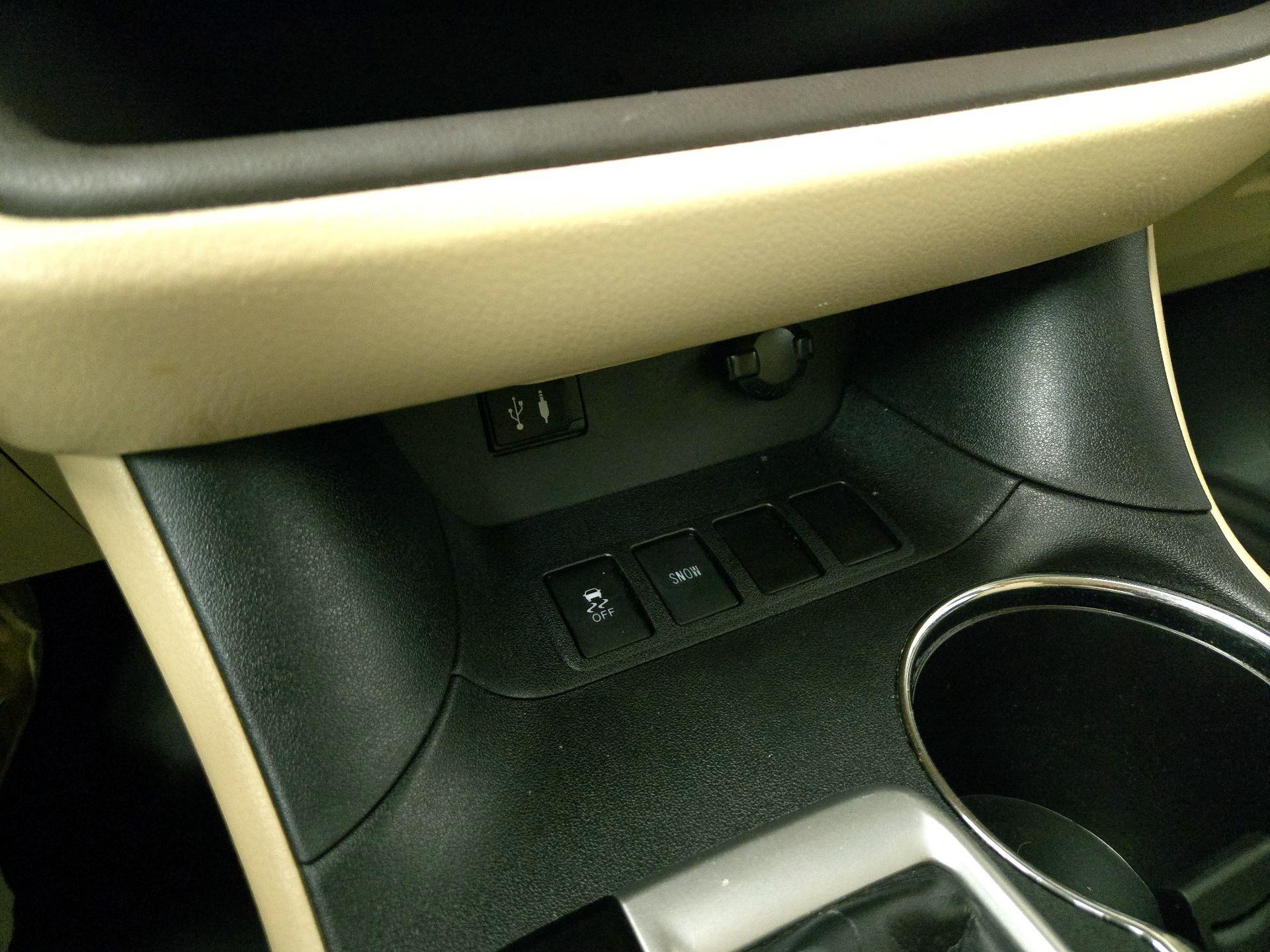 Thumbnail: 2014 Toyota Highlander - 18