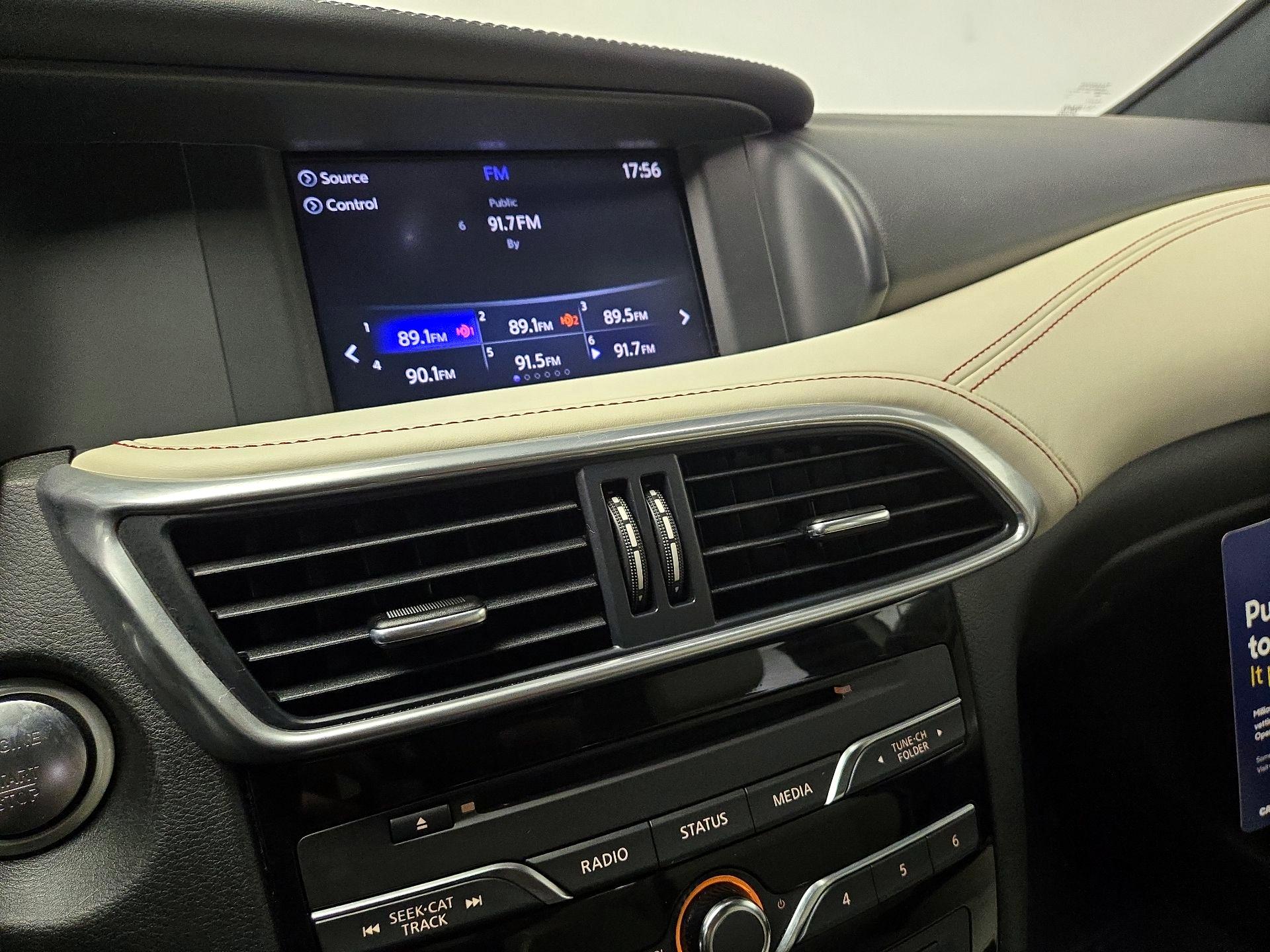 Thumbnail: 2018 INFINITI QX30 - 16