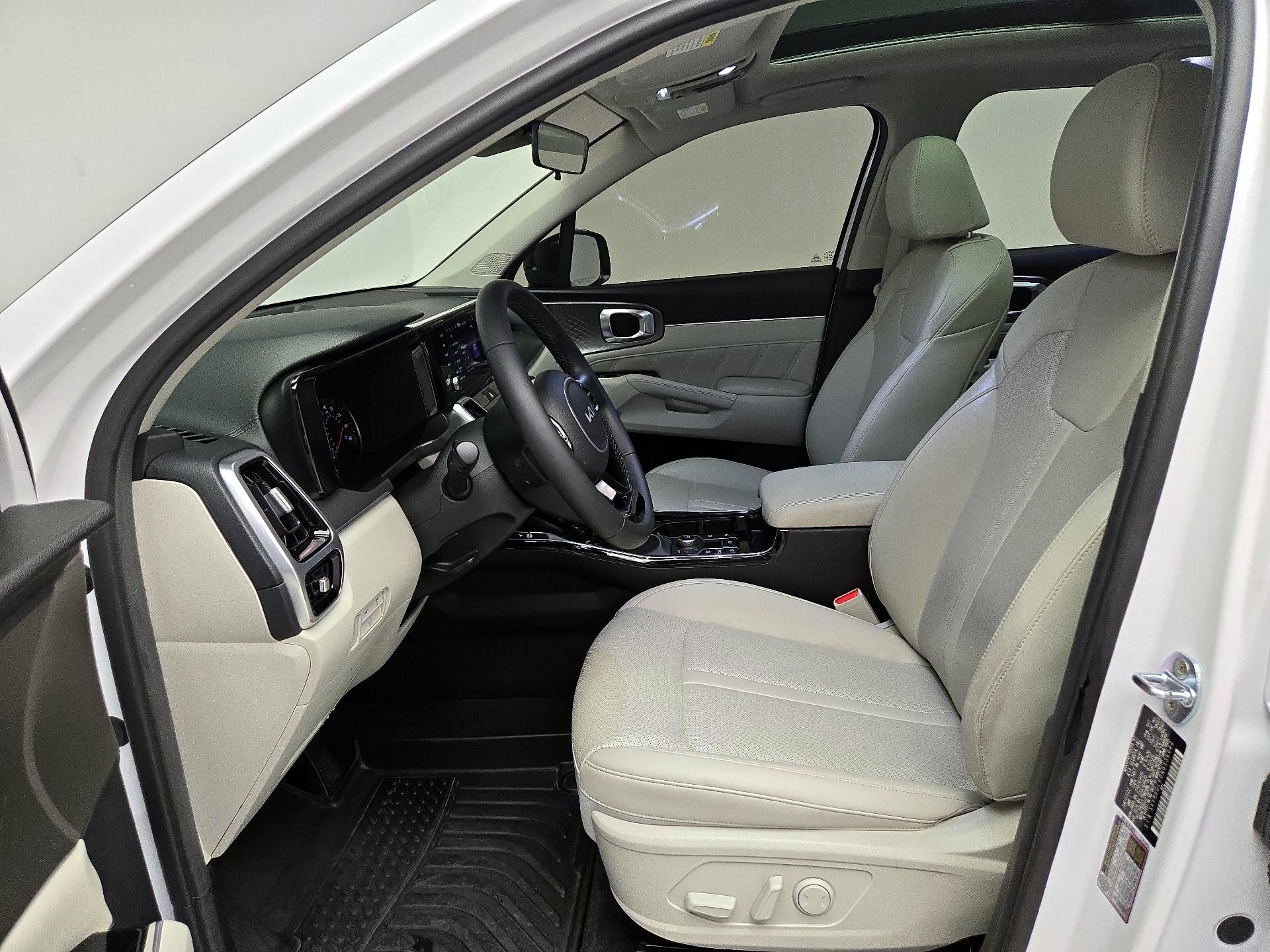 Thumbnail: 2022 Kia Sorento - 11