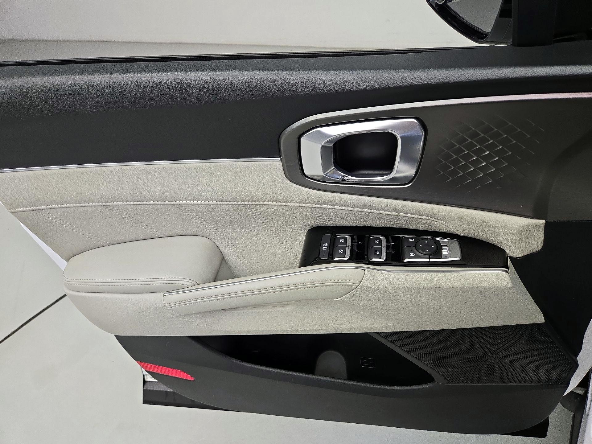 Thumbnail: 2022 Kia Sorento - 12