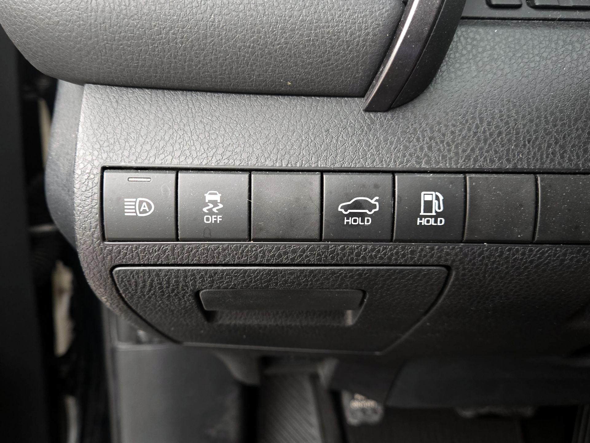 Thumbnail: 2019 Toyota Camry - 13