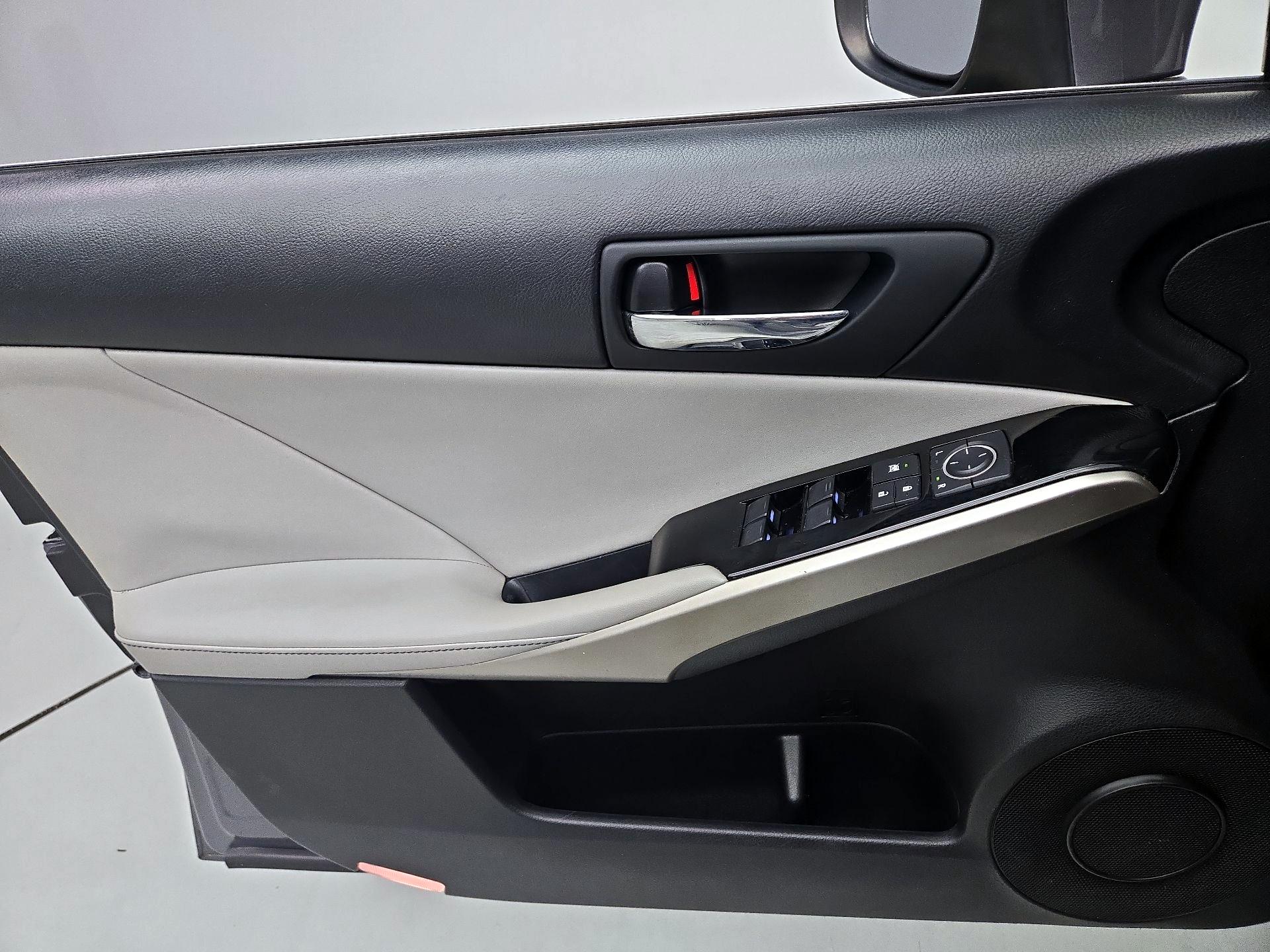 Thumbnail: 2015 Lexus IS - 12