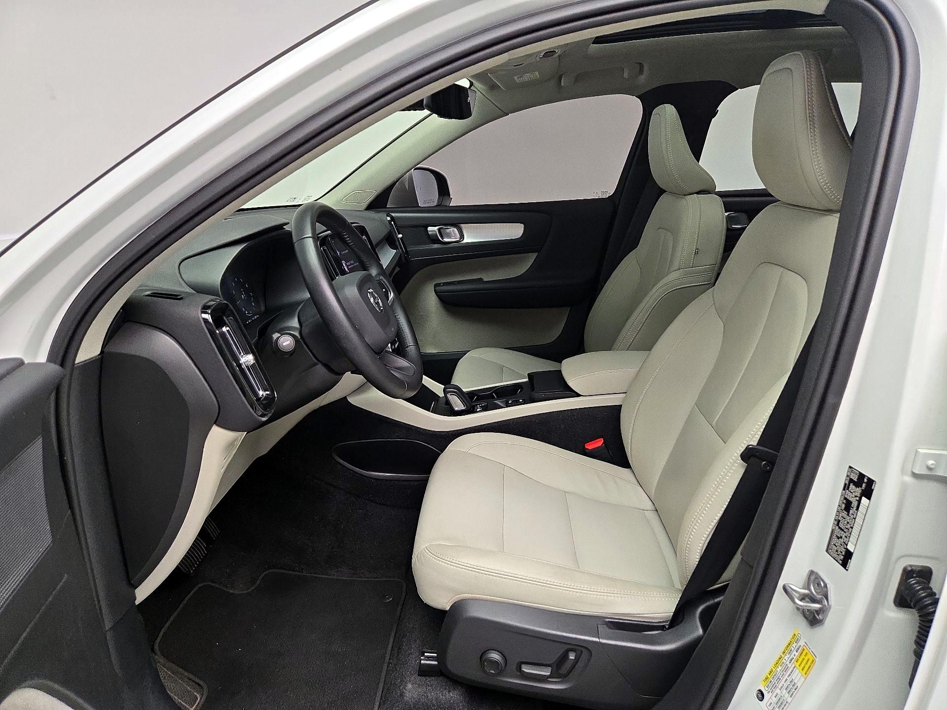 Thumbnail: 2021 Volvo XC40 - 11