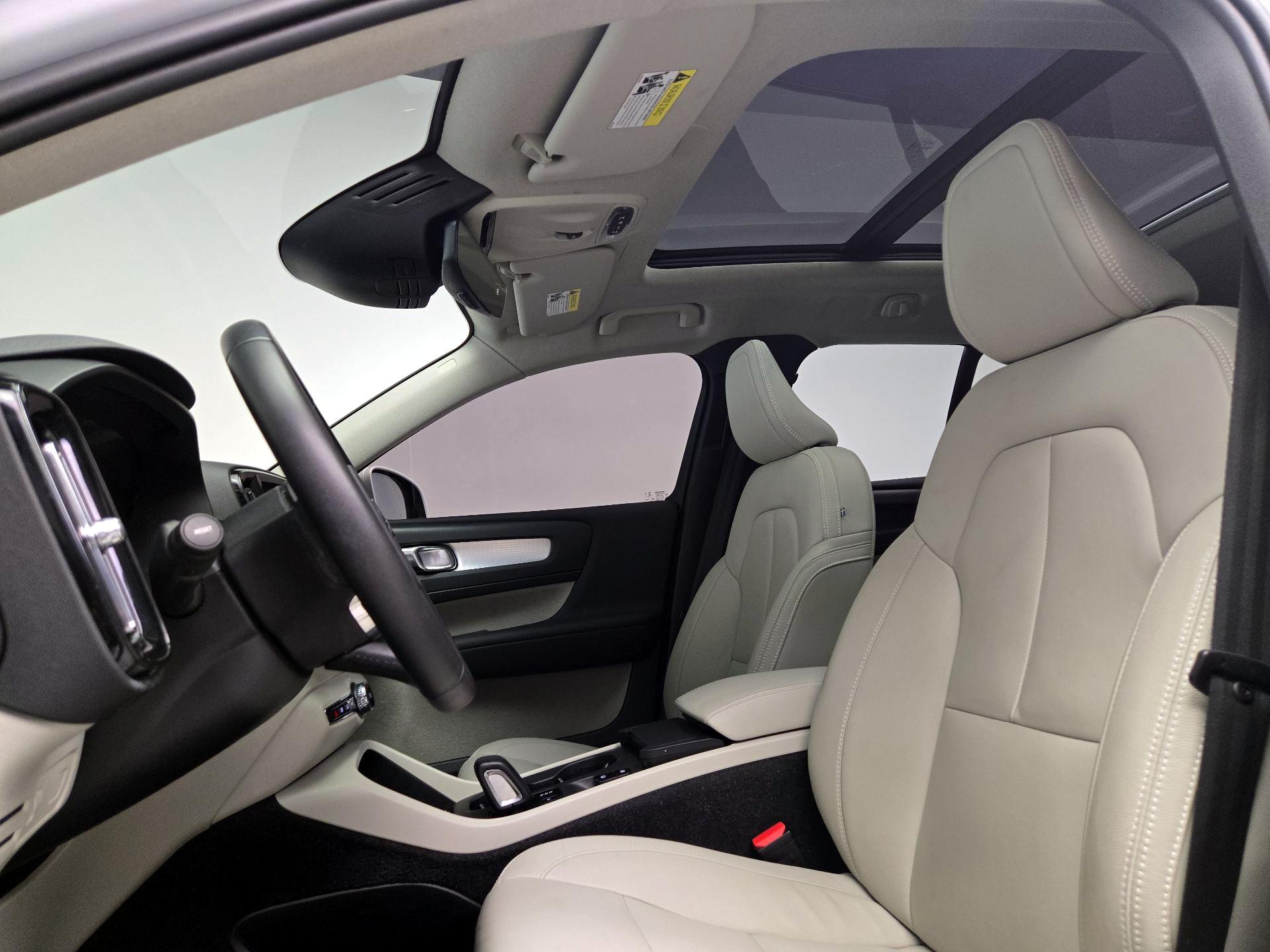 Thumbnail: 2021 Volvo XC40 - 20