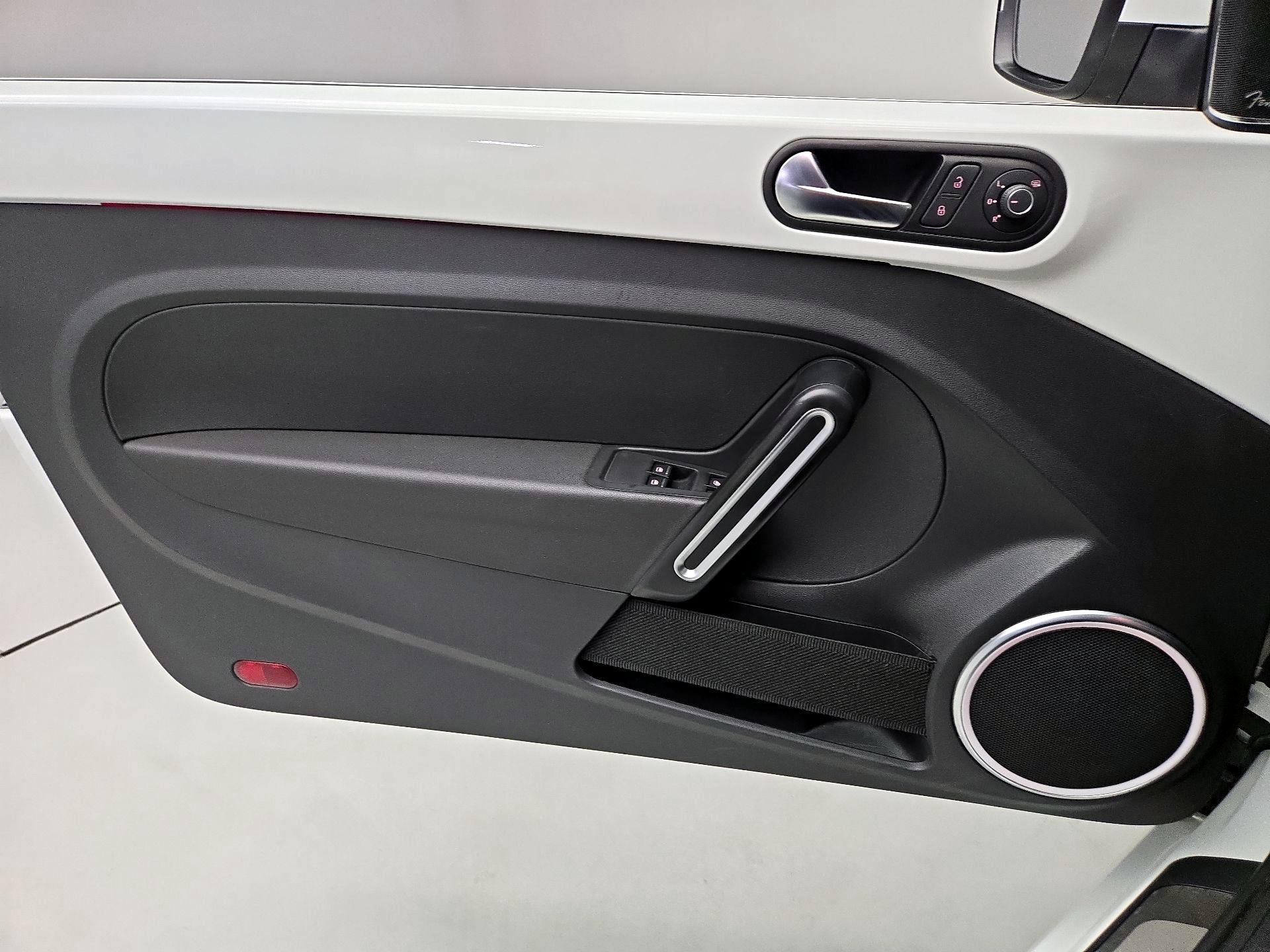 Thumbnail: 2019 Volkswagen Beetle - 12
