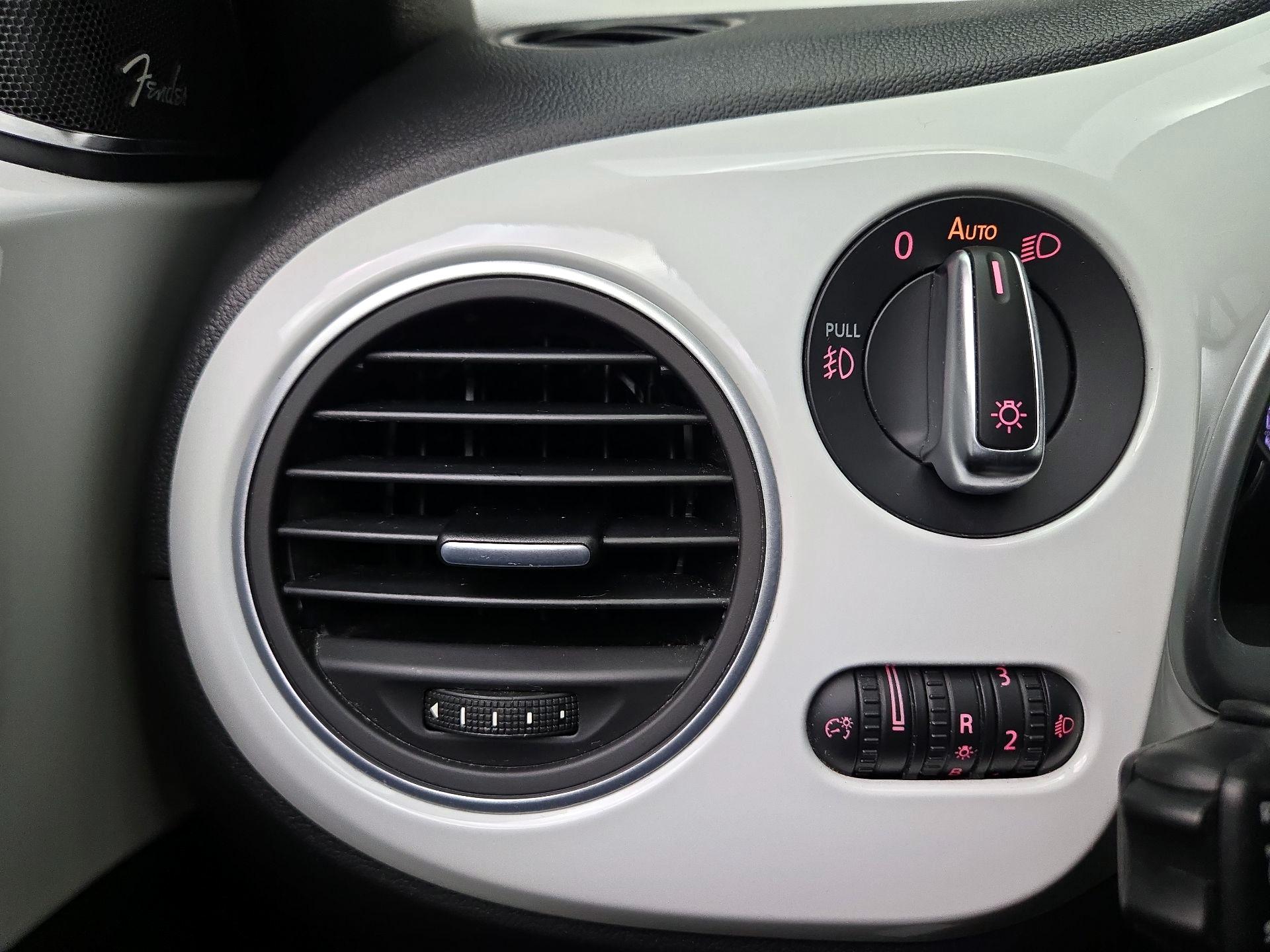 Thumbnail: 2019 Volkswagen Beetle - 13