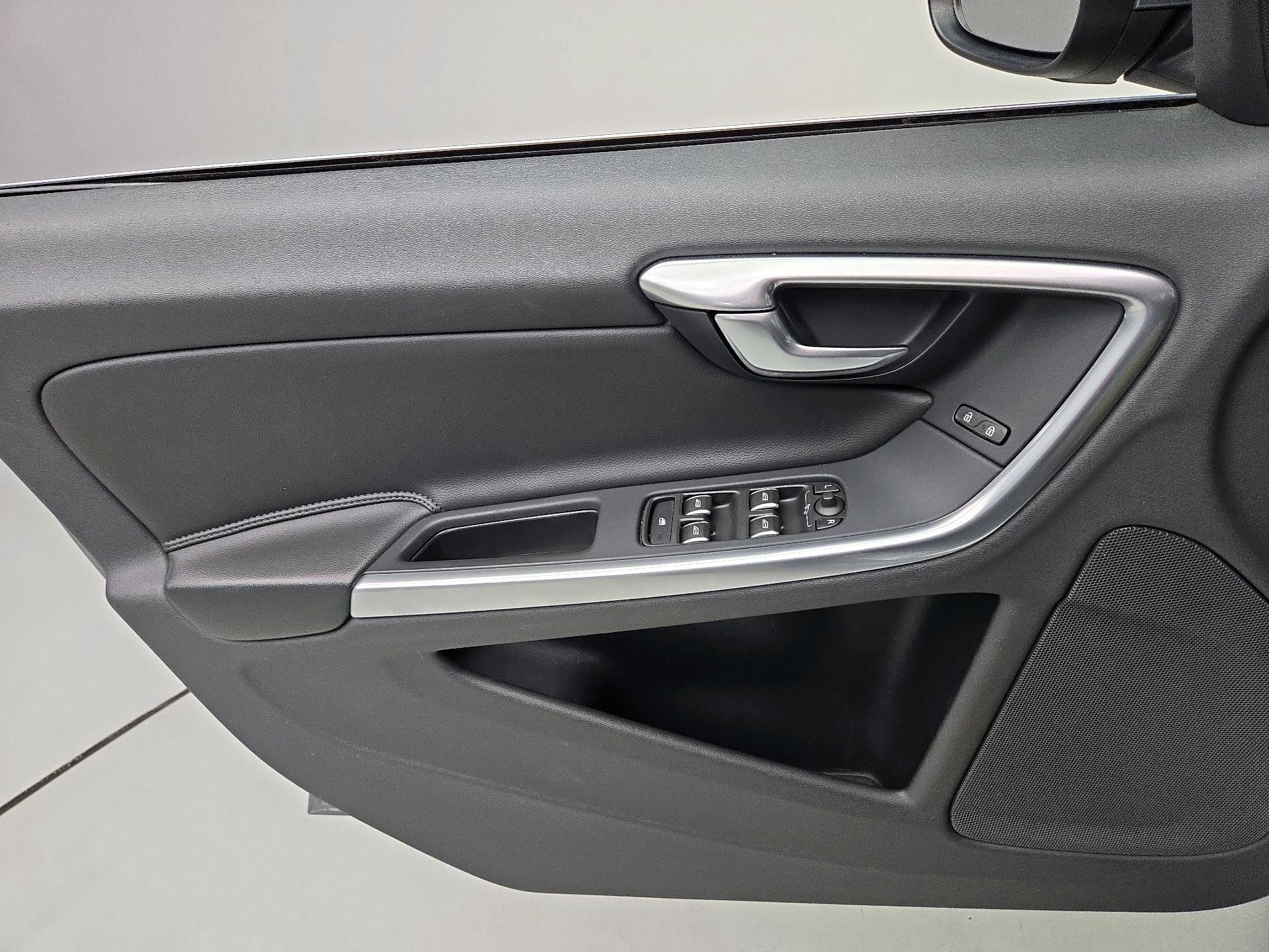 Thumbnail: 2017 Volvo S60 - 12
