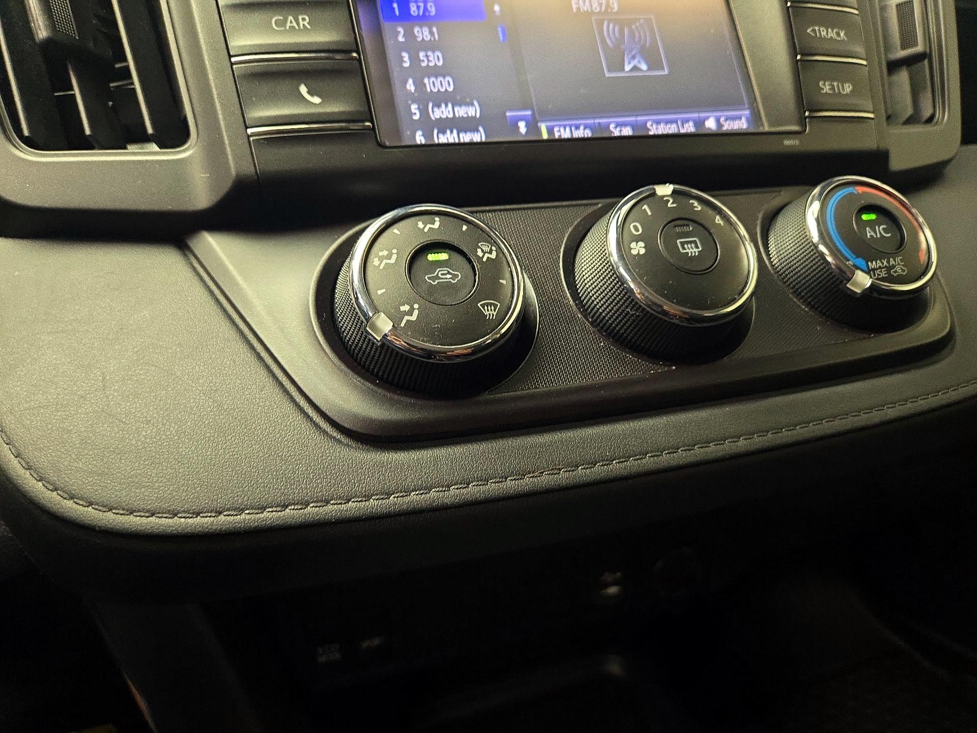 Thumbnail: 2018 Toyota RAV4 - 16
