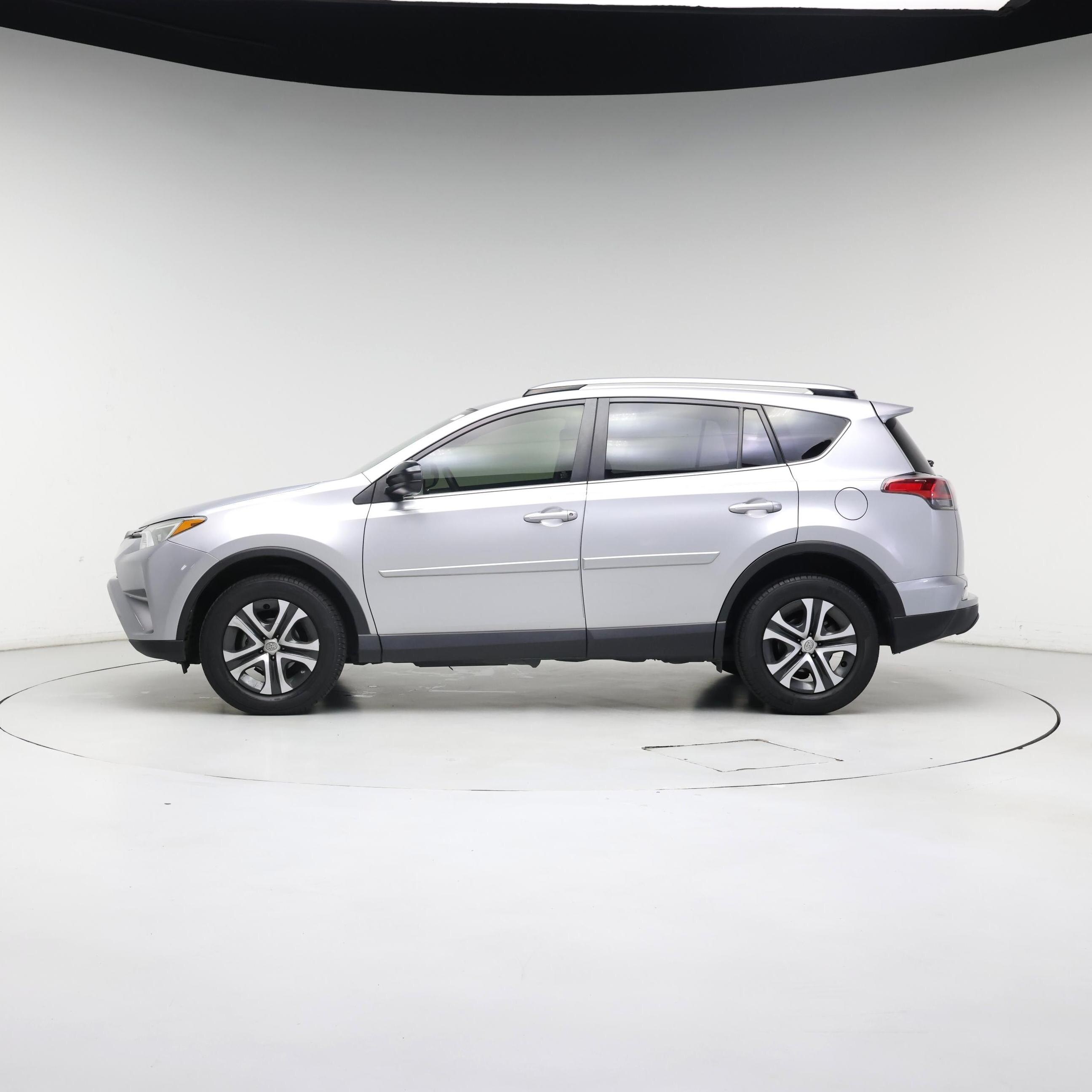 Thumbnail: 2018 Toyota RAV4 - 3