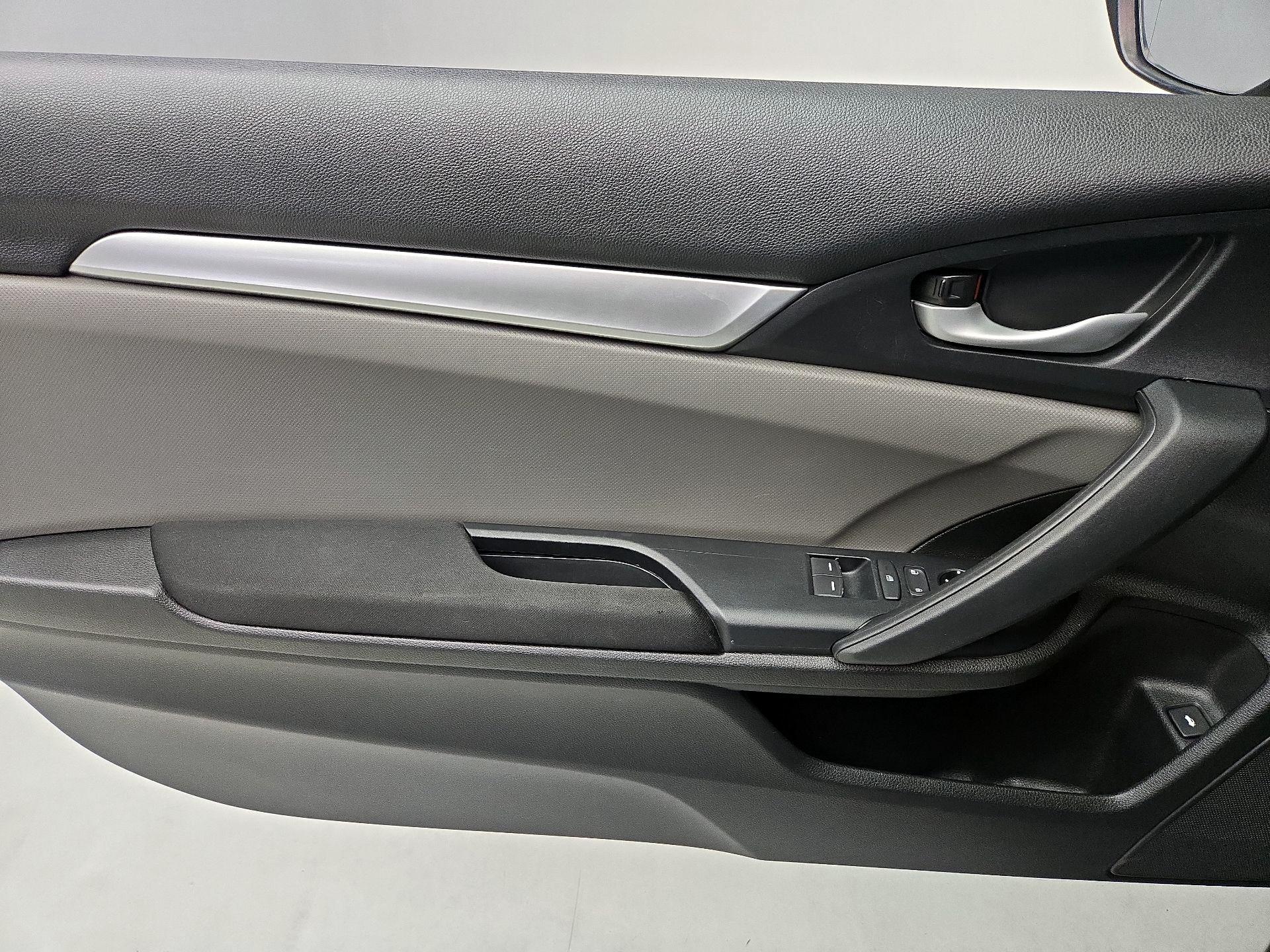 Thumbnail: 2016 Honda Civic - 12