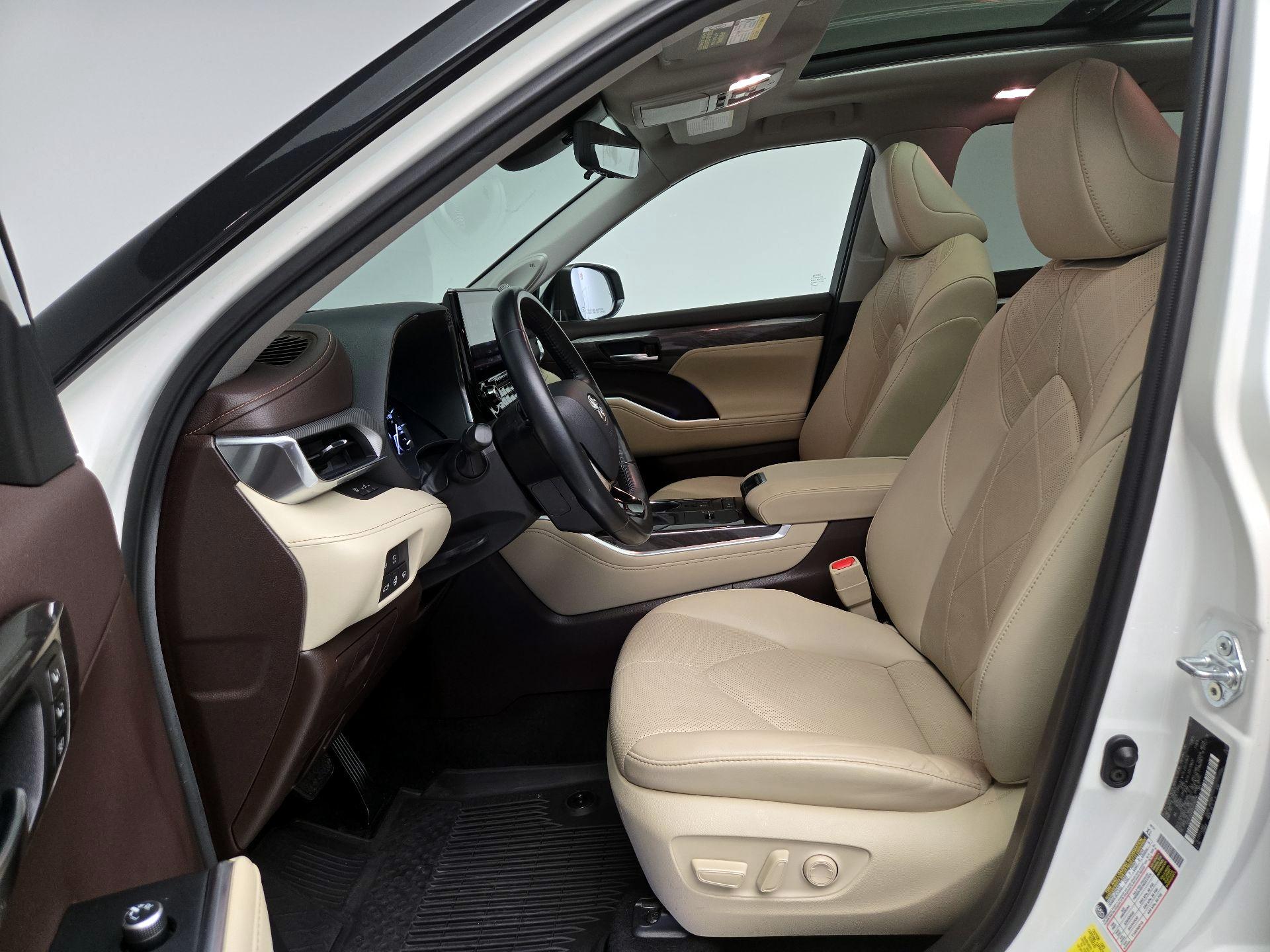 Thumbnail: 2021 Toyota Highlander - 11