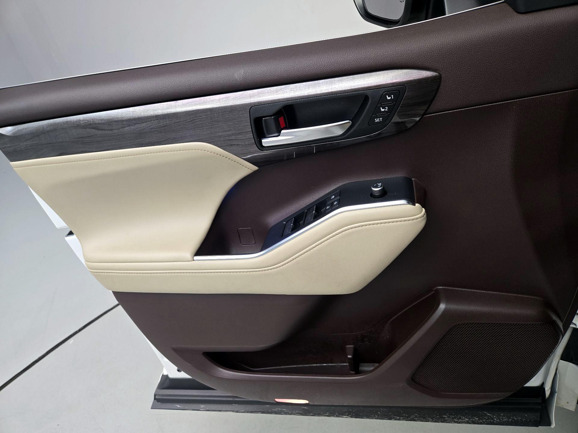 Thumbnail: 2021 Toyota Highlander - 12