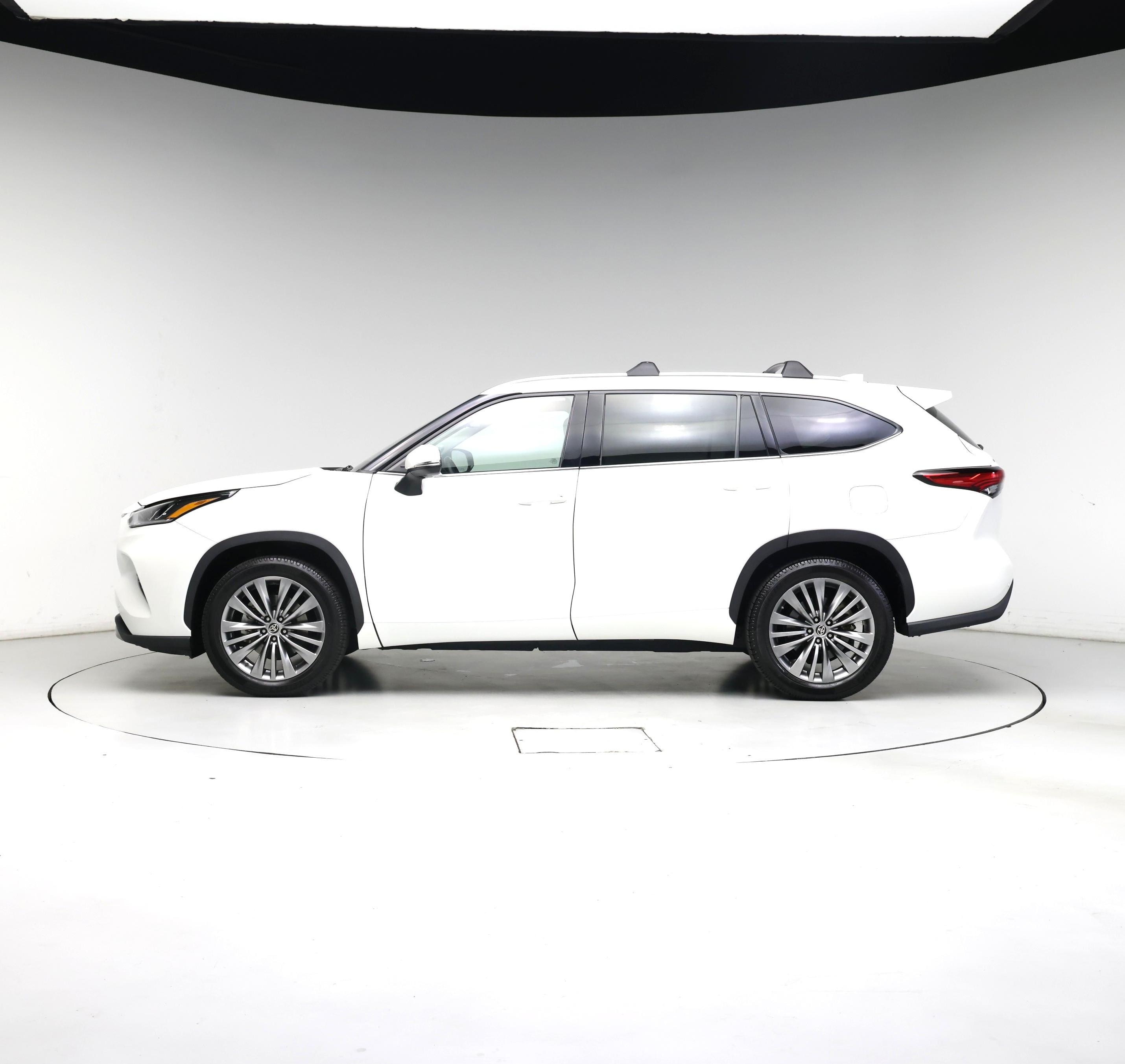 Thumbnail: 2021 Toyota Highlander - 3