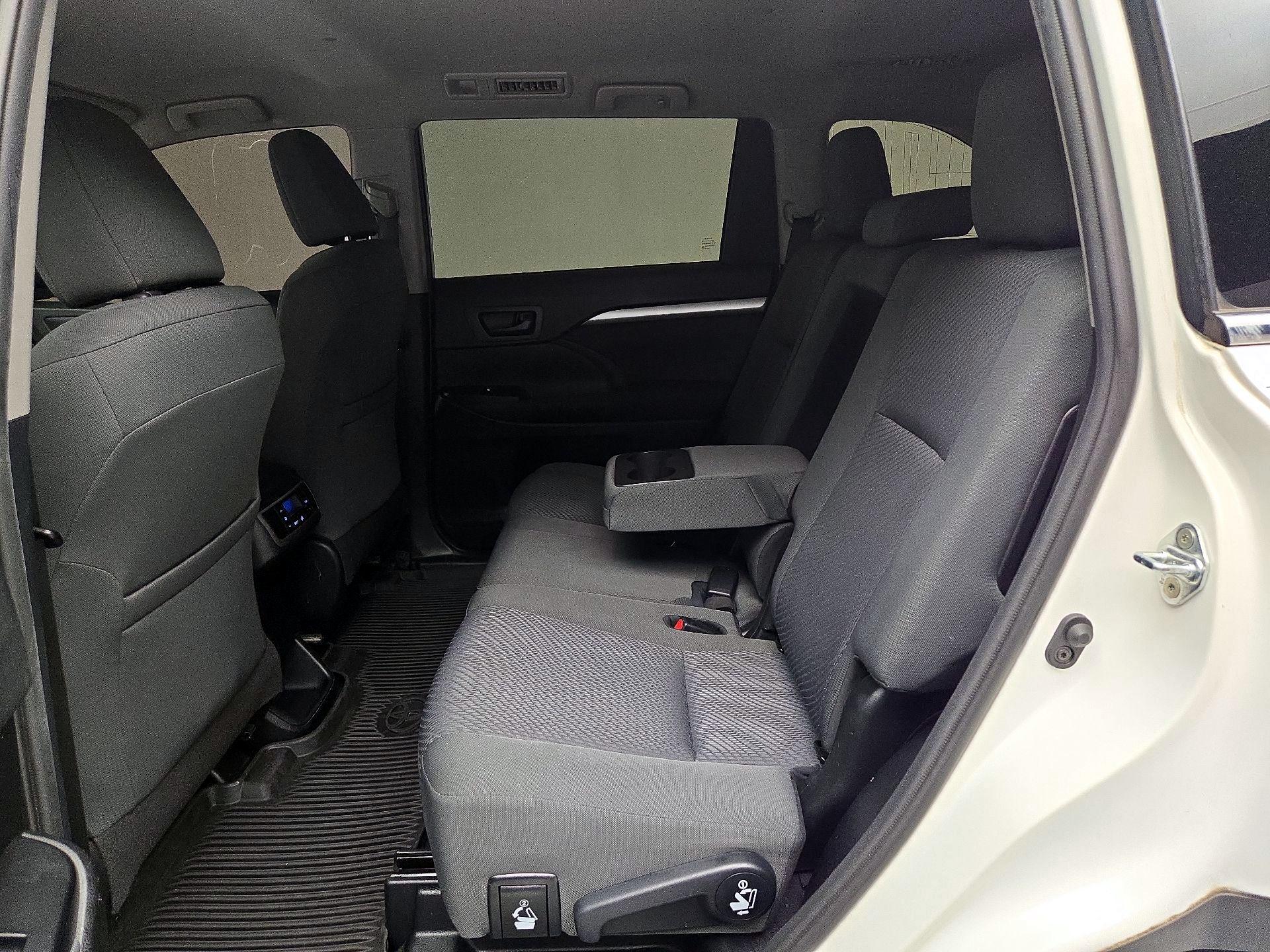 Thumbnail: 2019 Toyota Highlander - 19