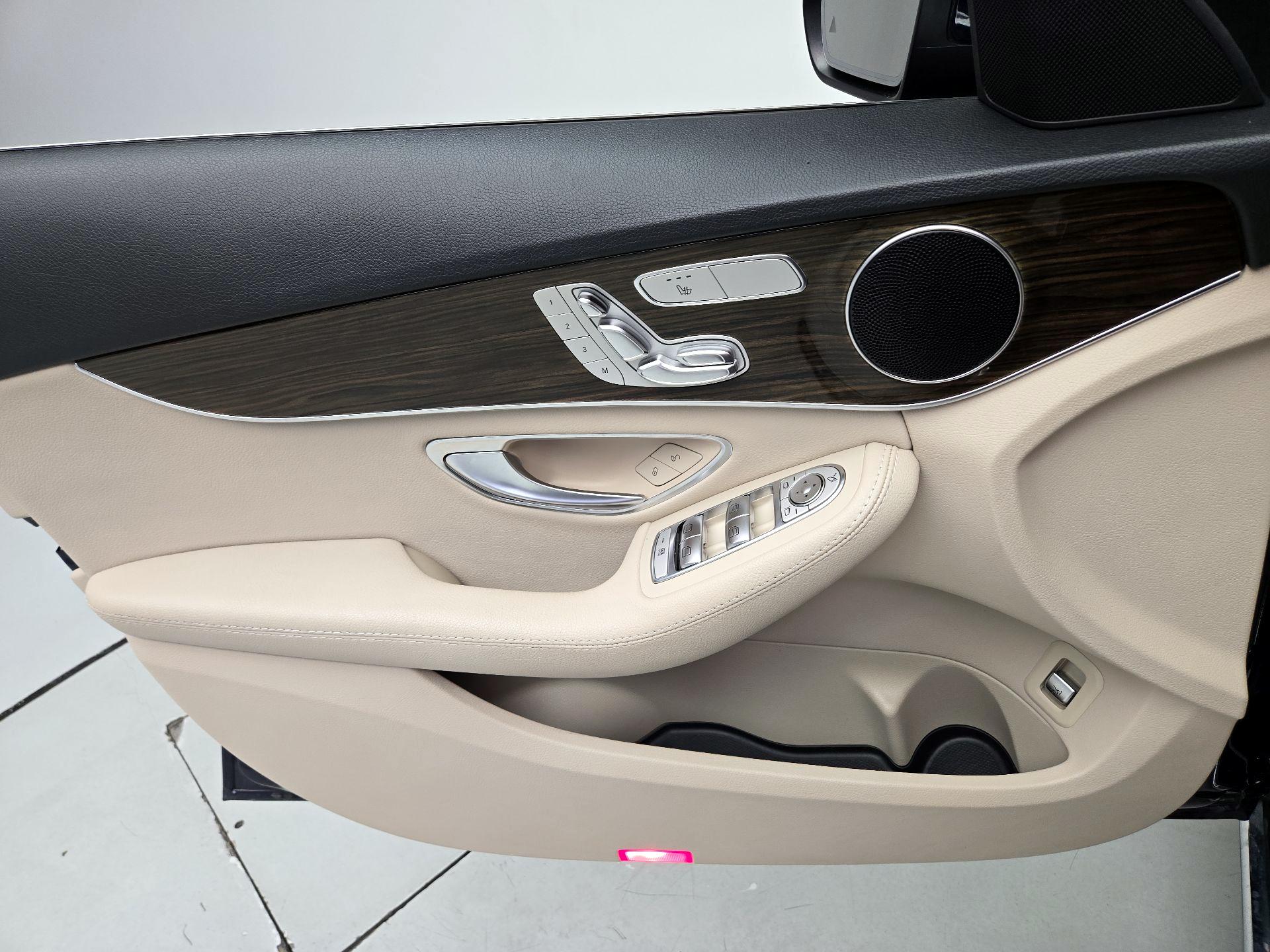 Thumbnail: 2019 Mercedes-Benz C-Class - 12