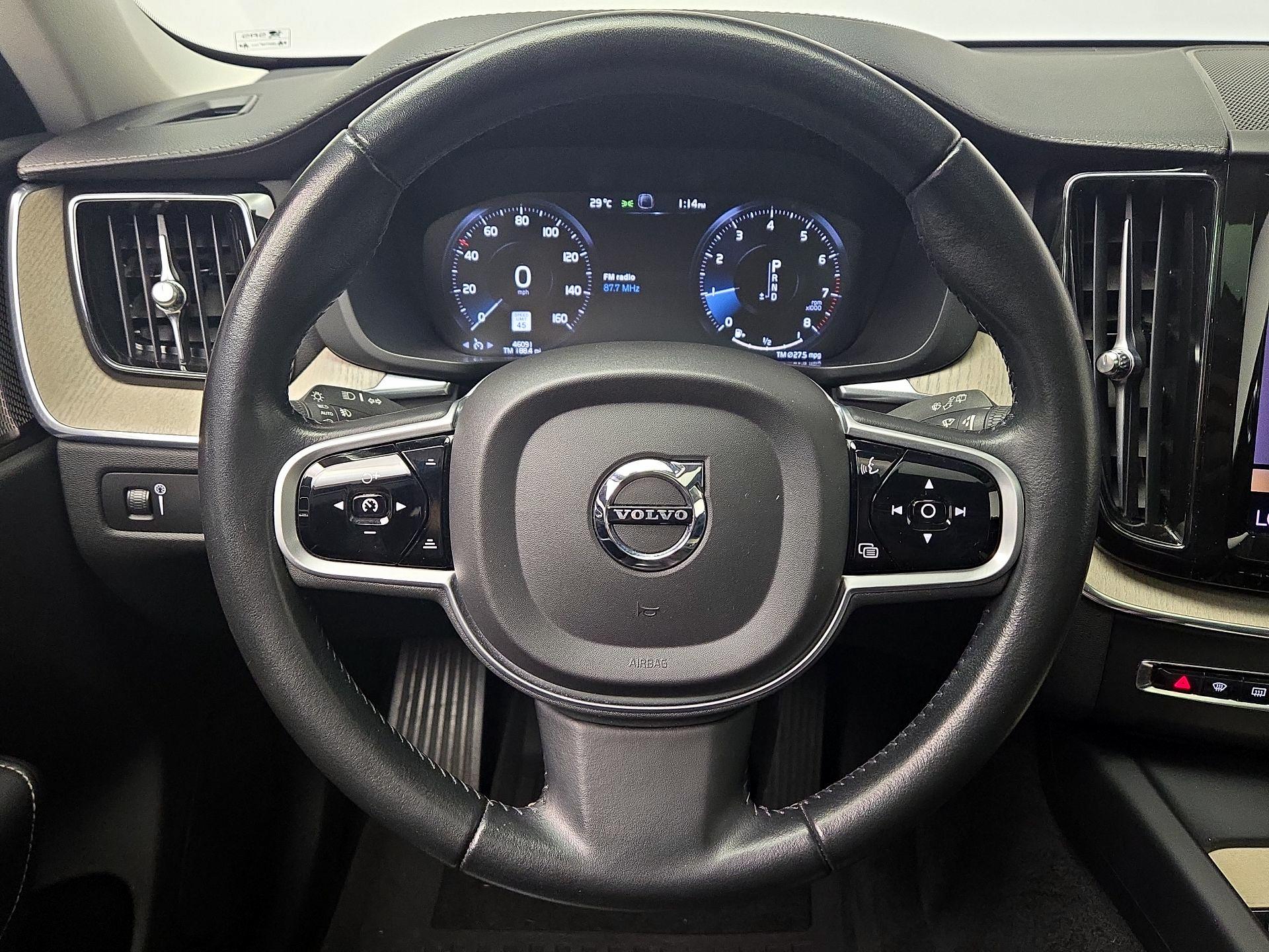 Thumbnail: 2021 Volvo XC60 - 10