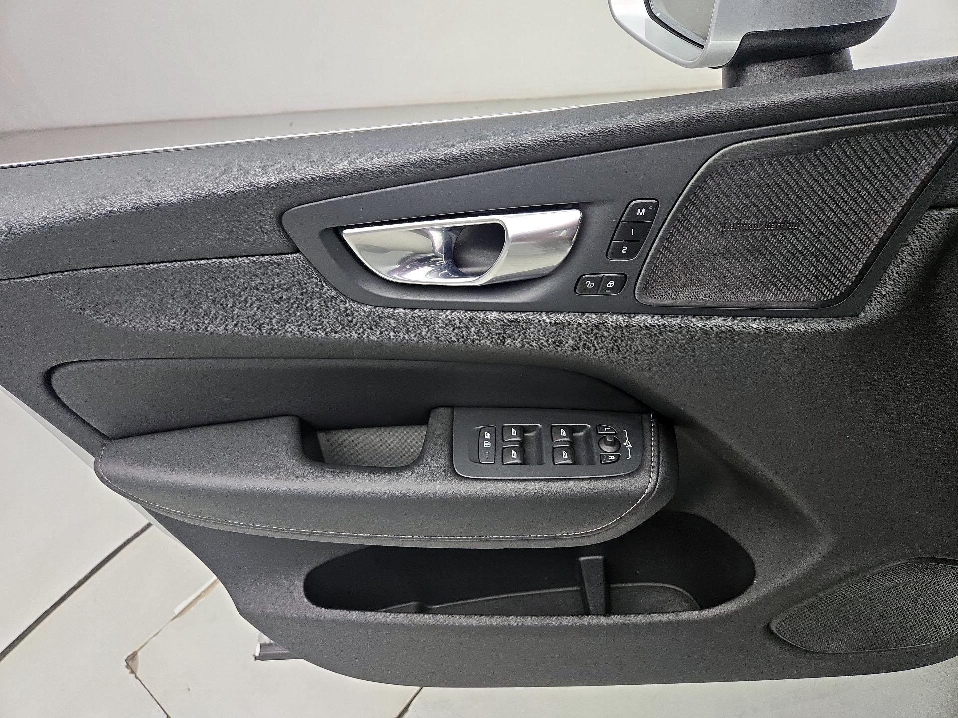 Thumbnail: 2021 Volvo XC60 - 12