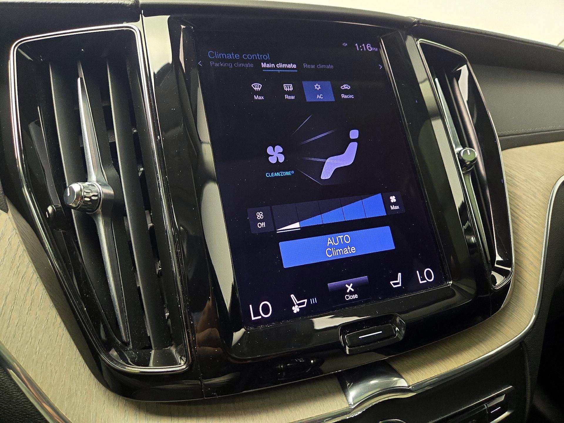 Thumbnail: 2021 Volvo XC60 - 17