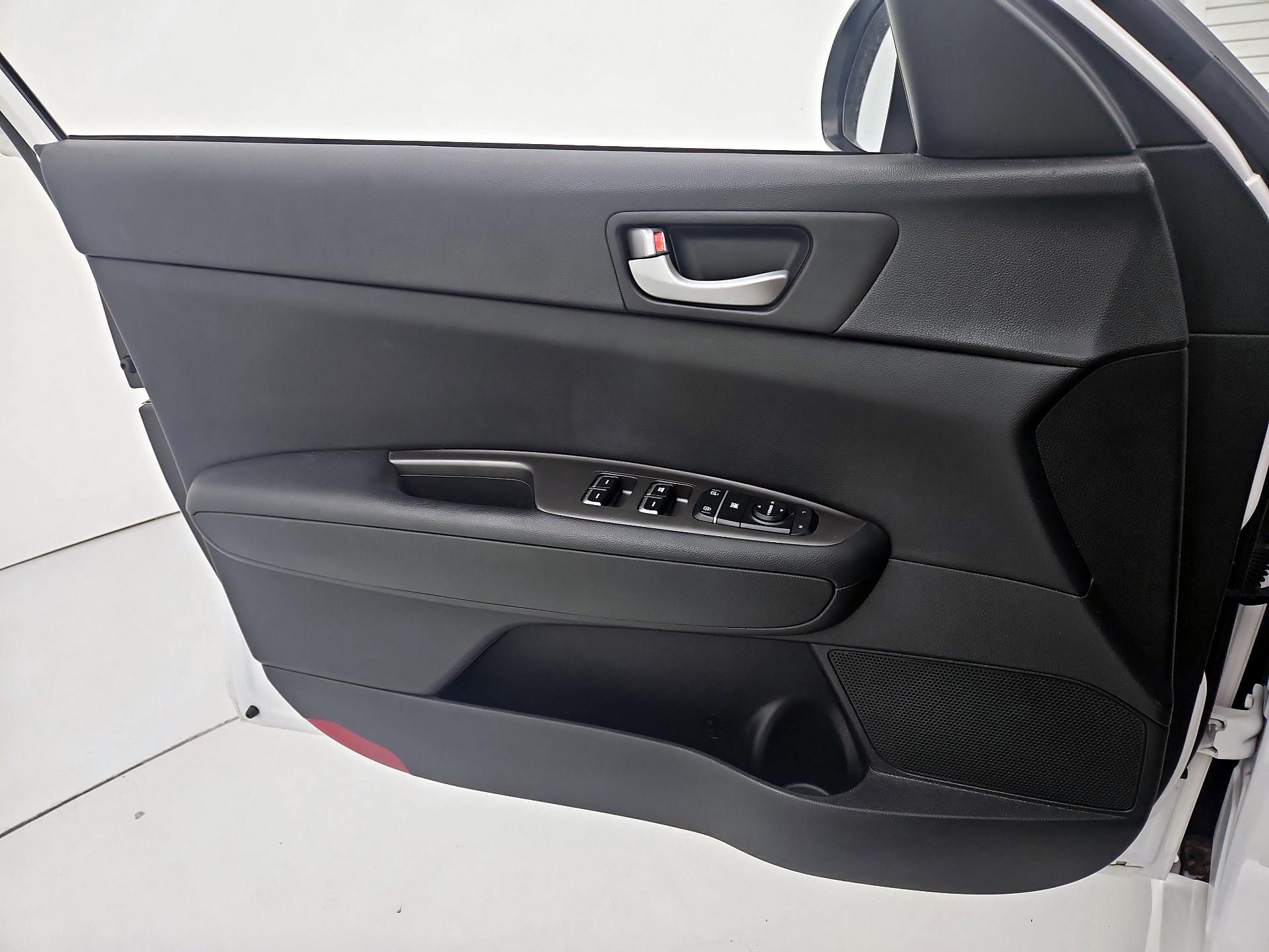 Thumbnail: 2019 Kia Optima - 12
