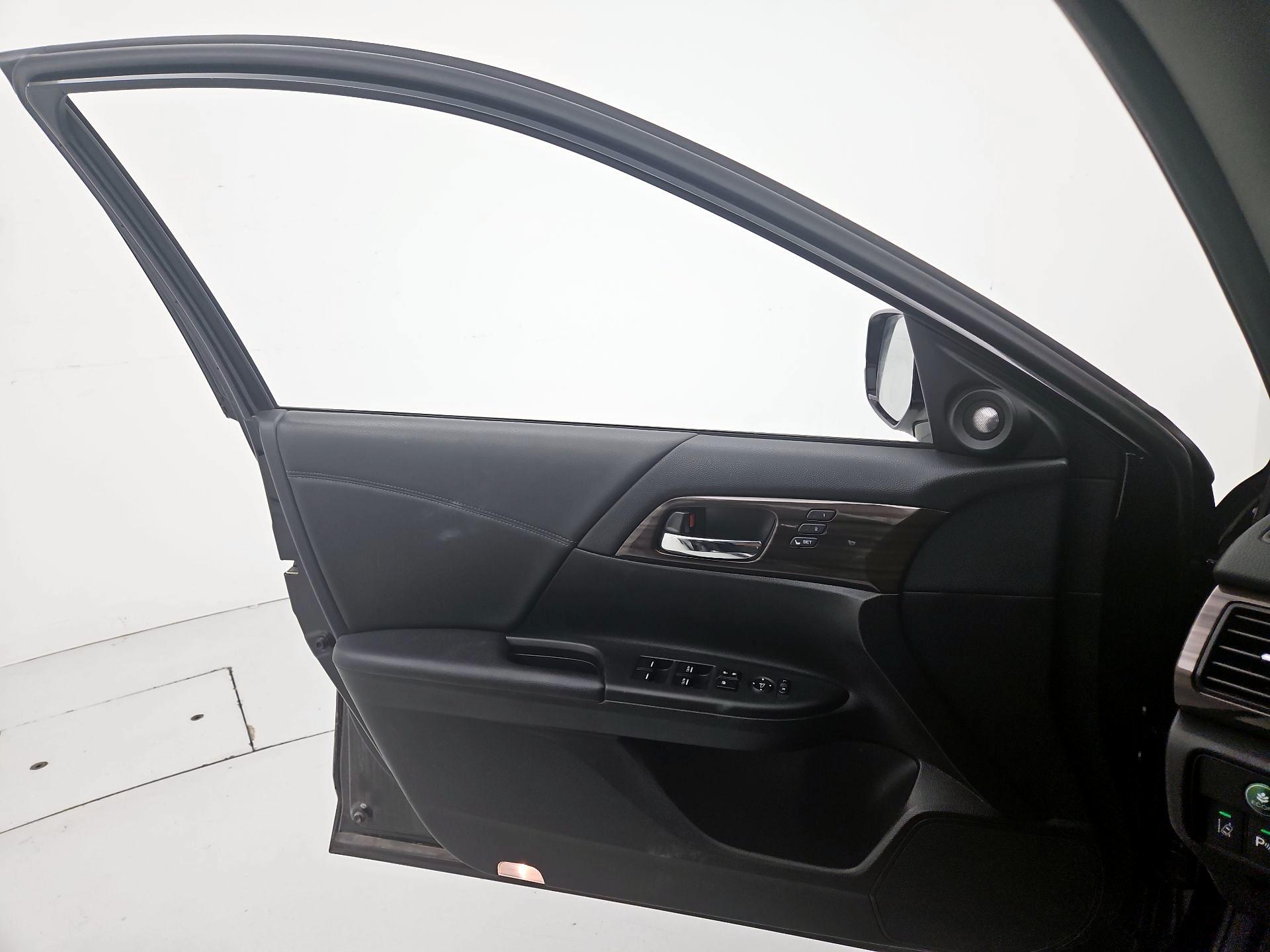 Thumbnail: 2016 Honda Accord - 12