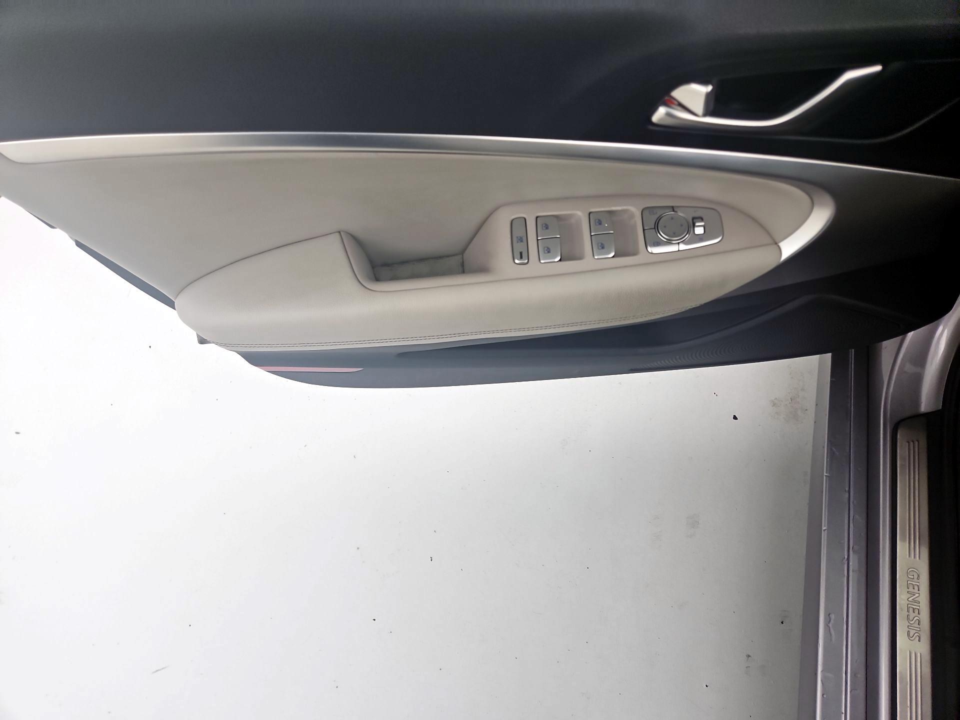 Thumbnail: 2020 Genesis G70 - 12