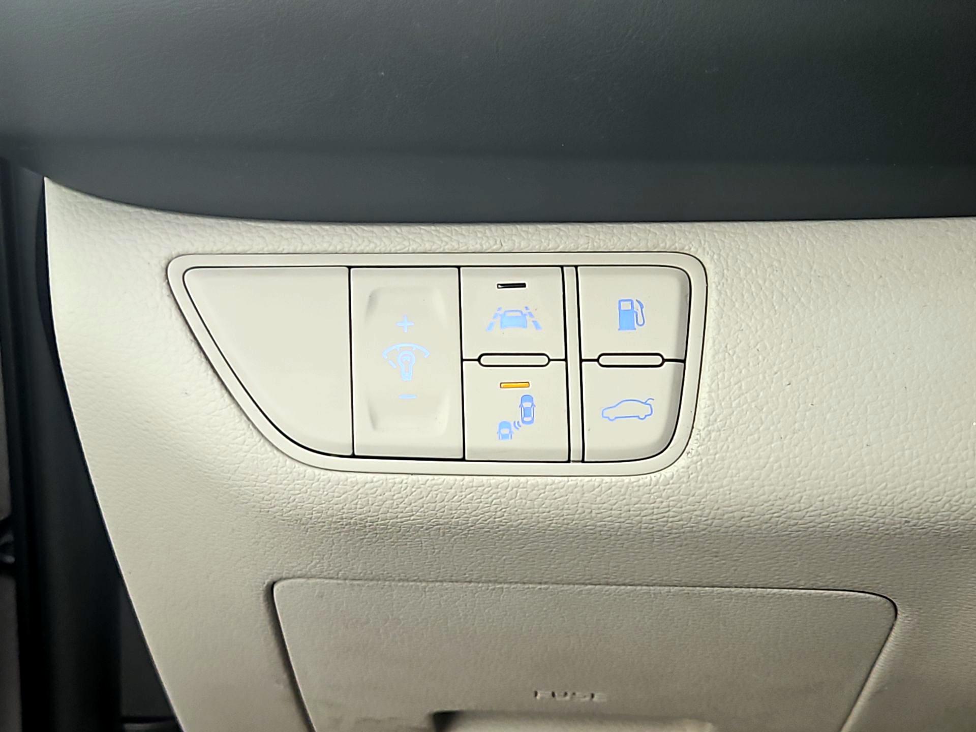 Thumbnail: 2020 Genesis G70 - 13