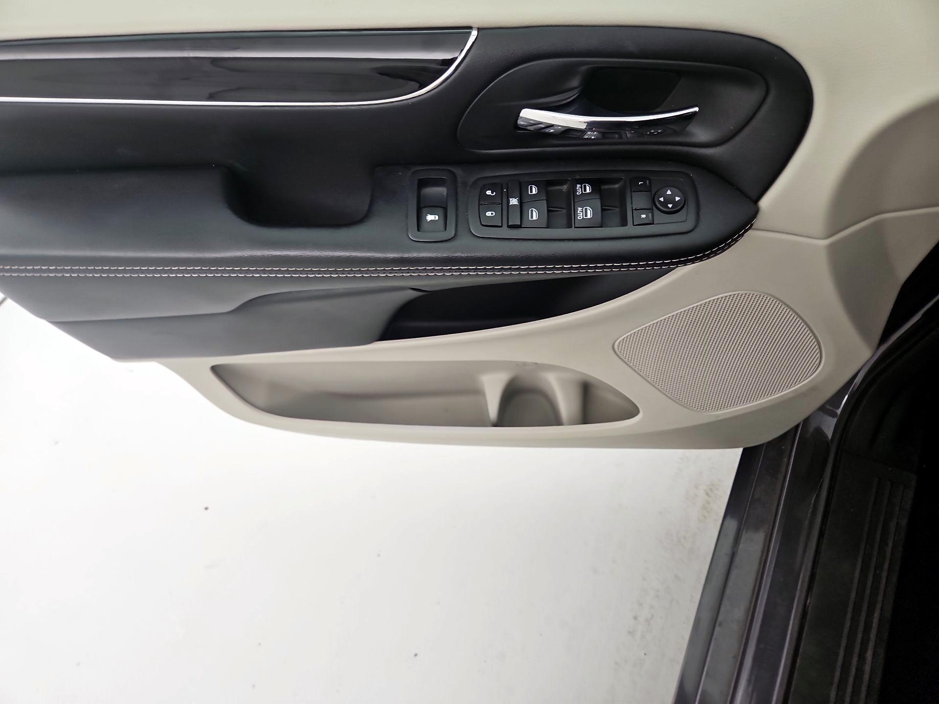 Thumbnail: 2019 Dodge Grand Caravan - 12