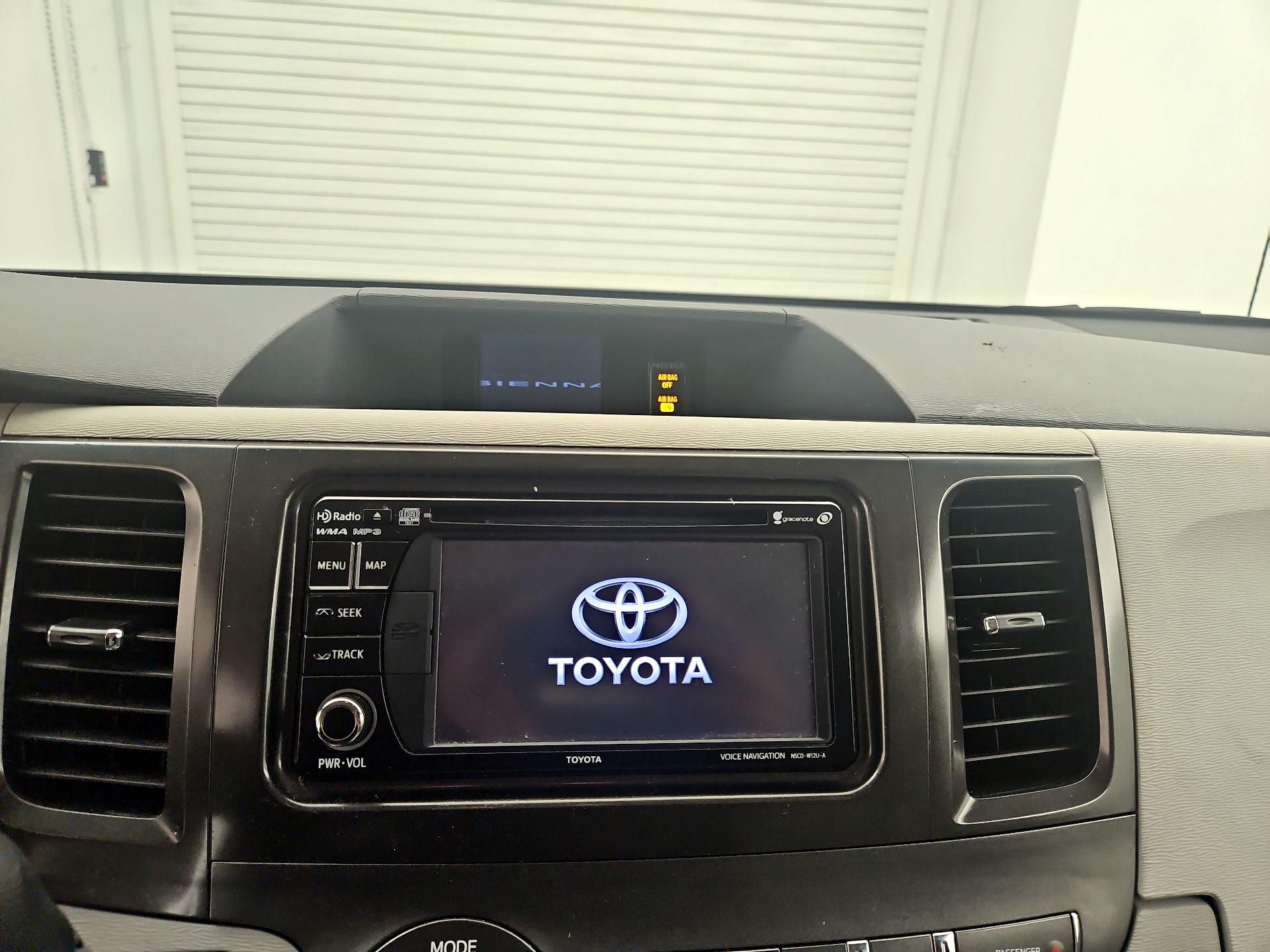Thumbnail: 2014 Toyota Sienna - 16