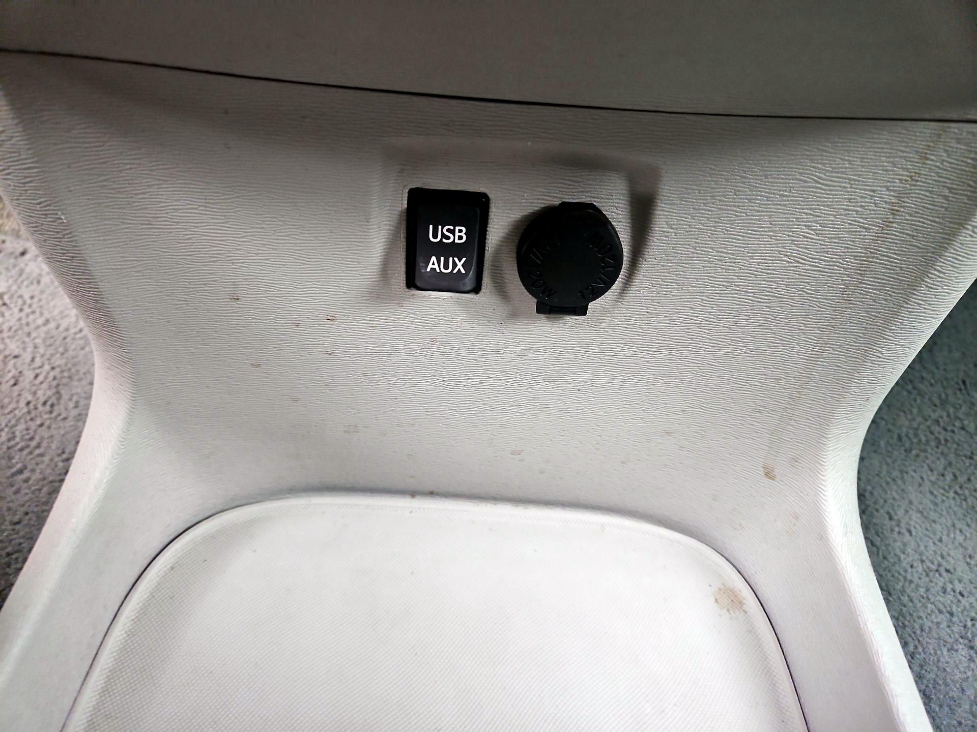 Thumbnail: 2014 Toyota Sienna - 19