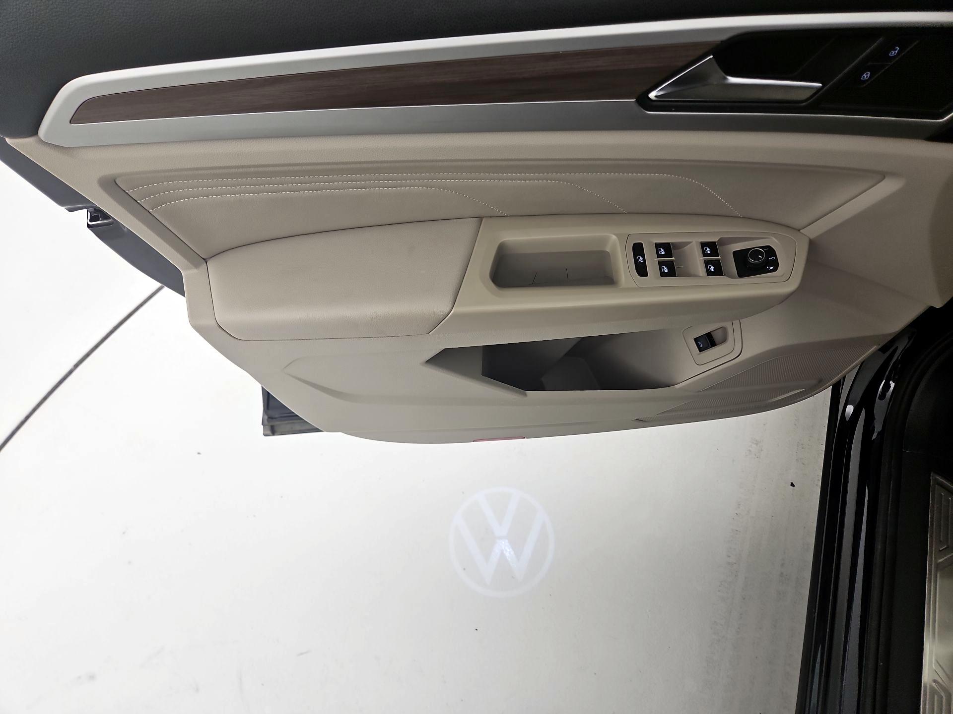 Thumbnail: 2021 Volkswagen Atlas - 12