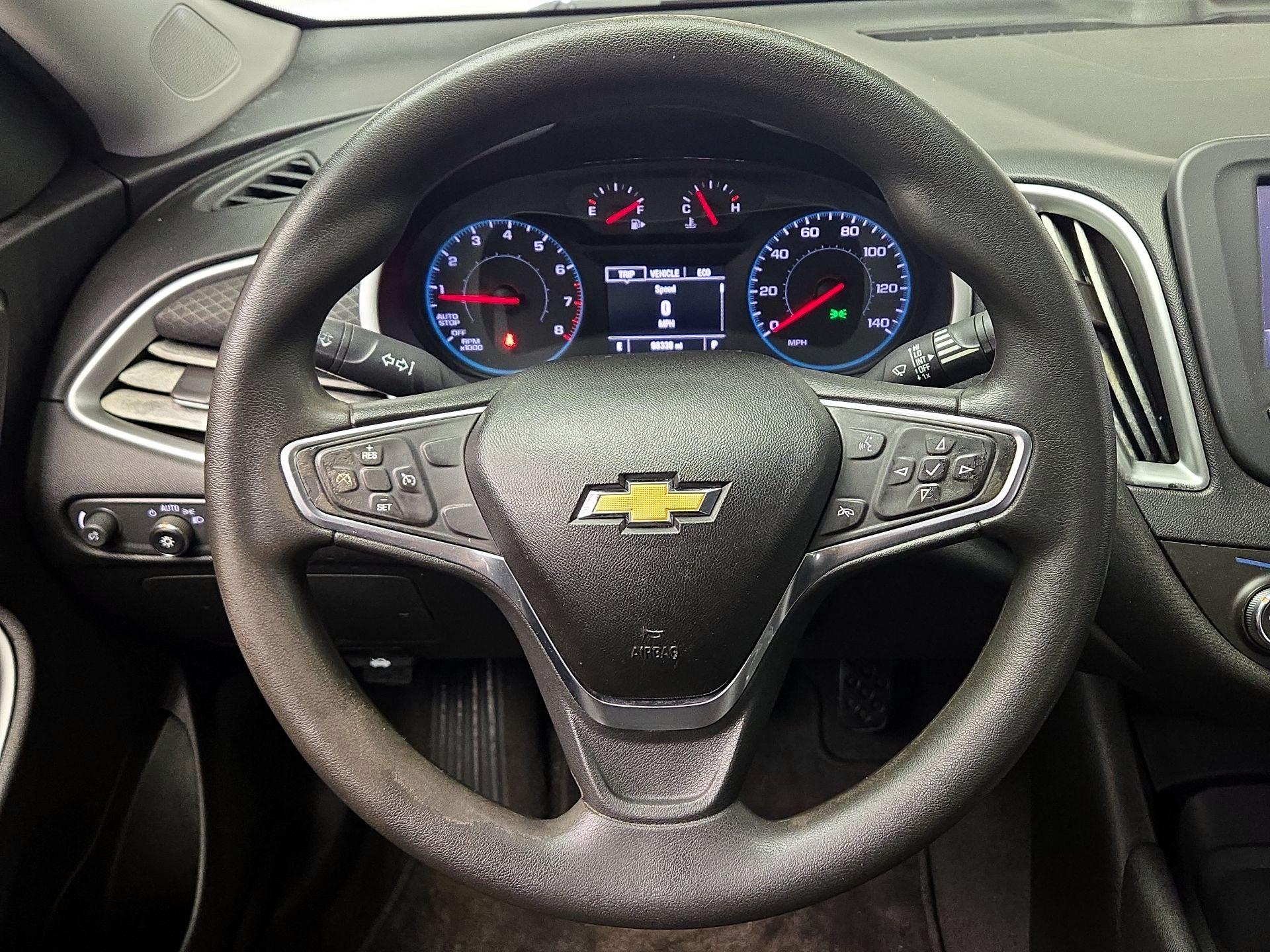Thumbnail: 2017 Chevrolet Malibu - 10